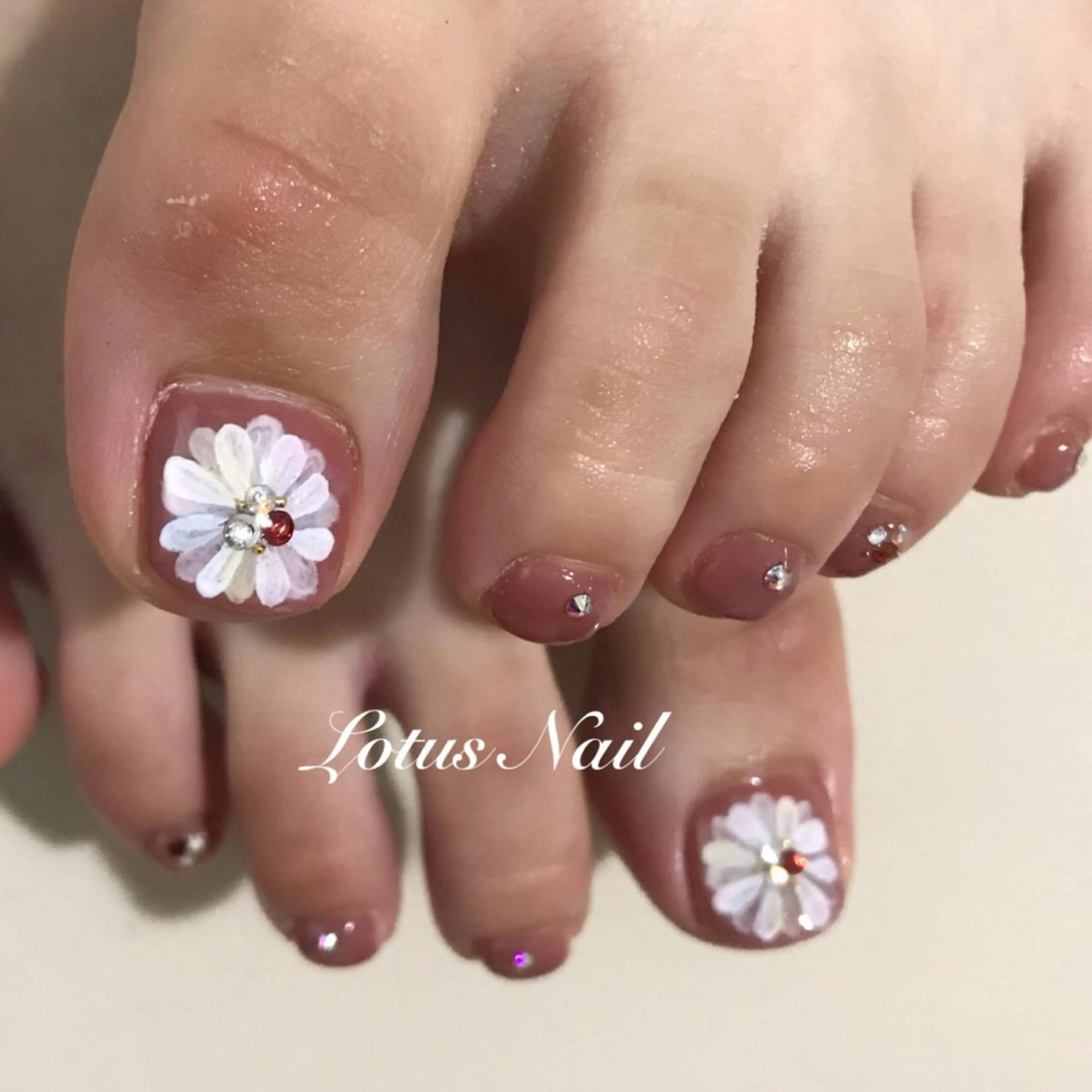 ネイル フットネイル Lotus Nailのネイルデザイン