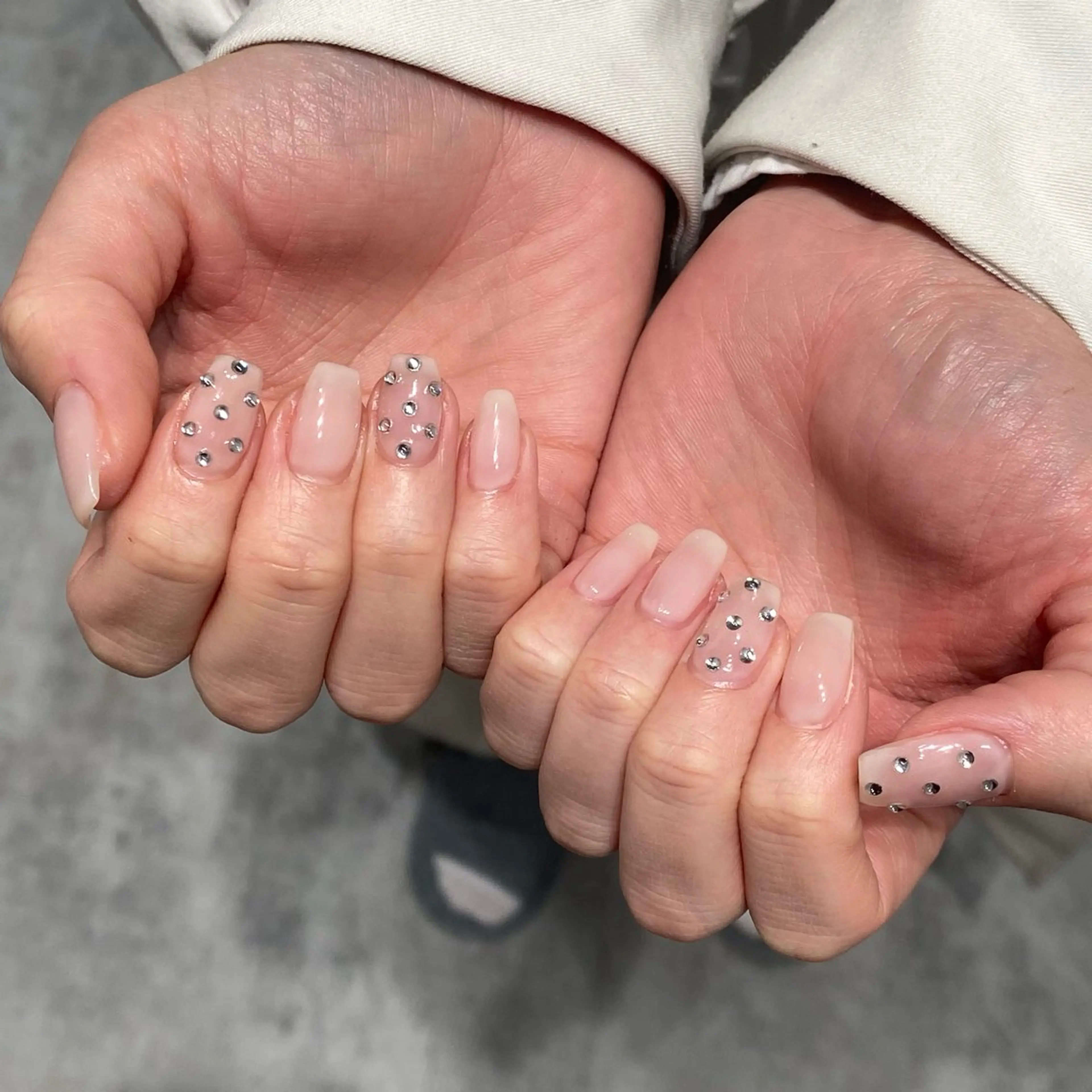 ネイル ドット ストーンネイル kosai sedumのネイルデザイン