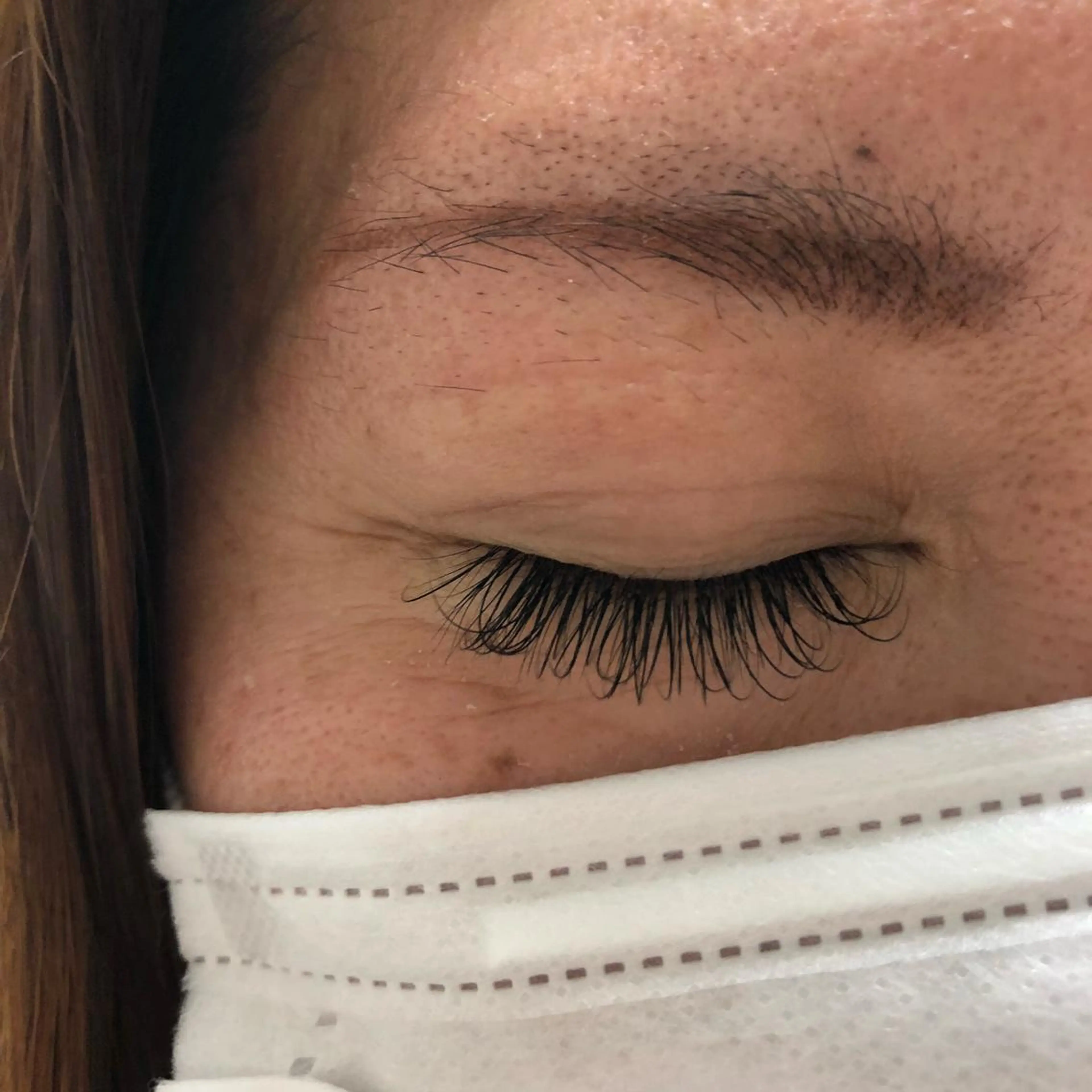 マツエク・マツパ レイヤーカット✖️ 柔らかベージュカラーのヘアスタイル