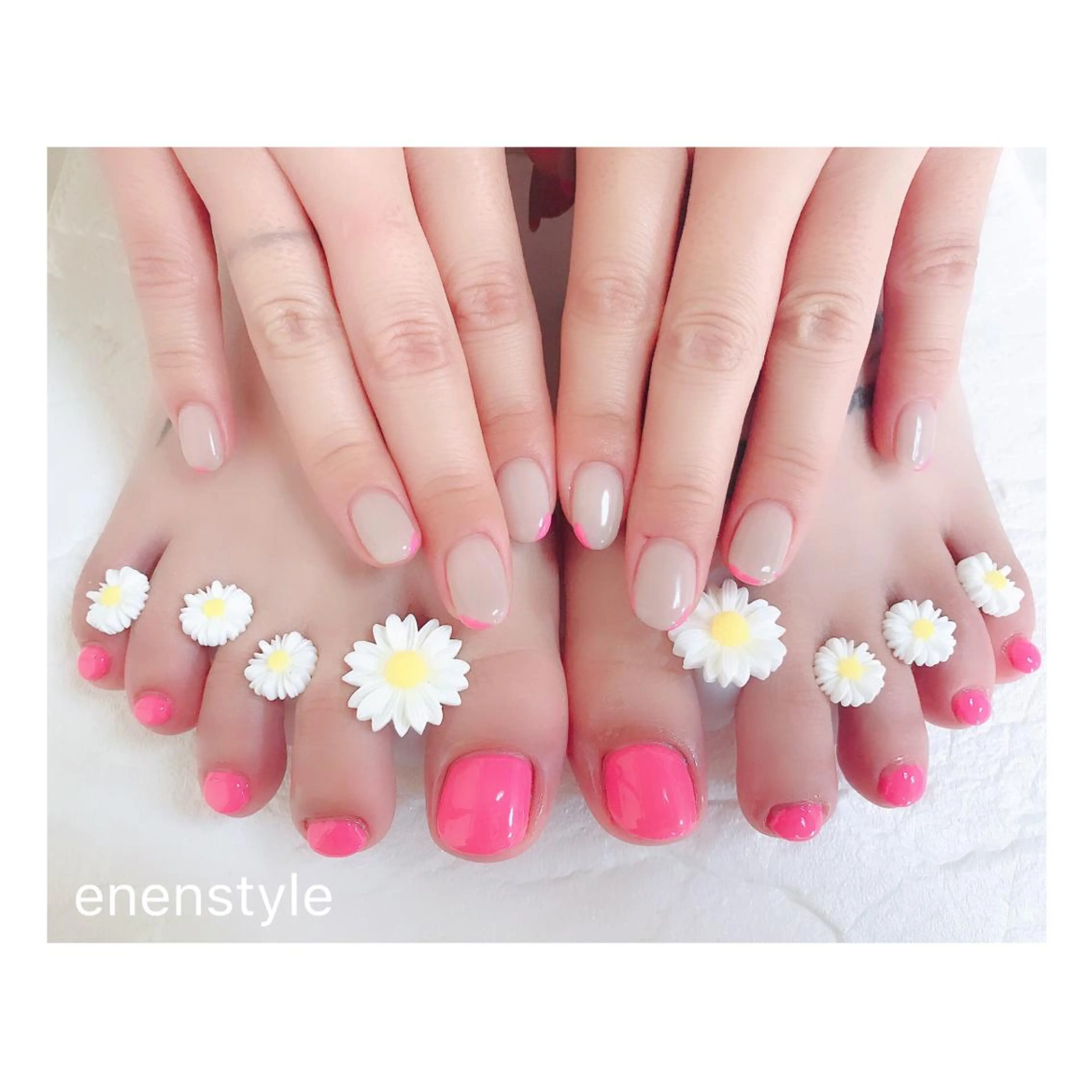 ショート ネイル フットネイル ジェルネイル ニュアンスネイル オフィスネイル ピンク 👑enen style👑のネイルデザイン