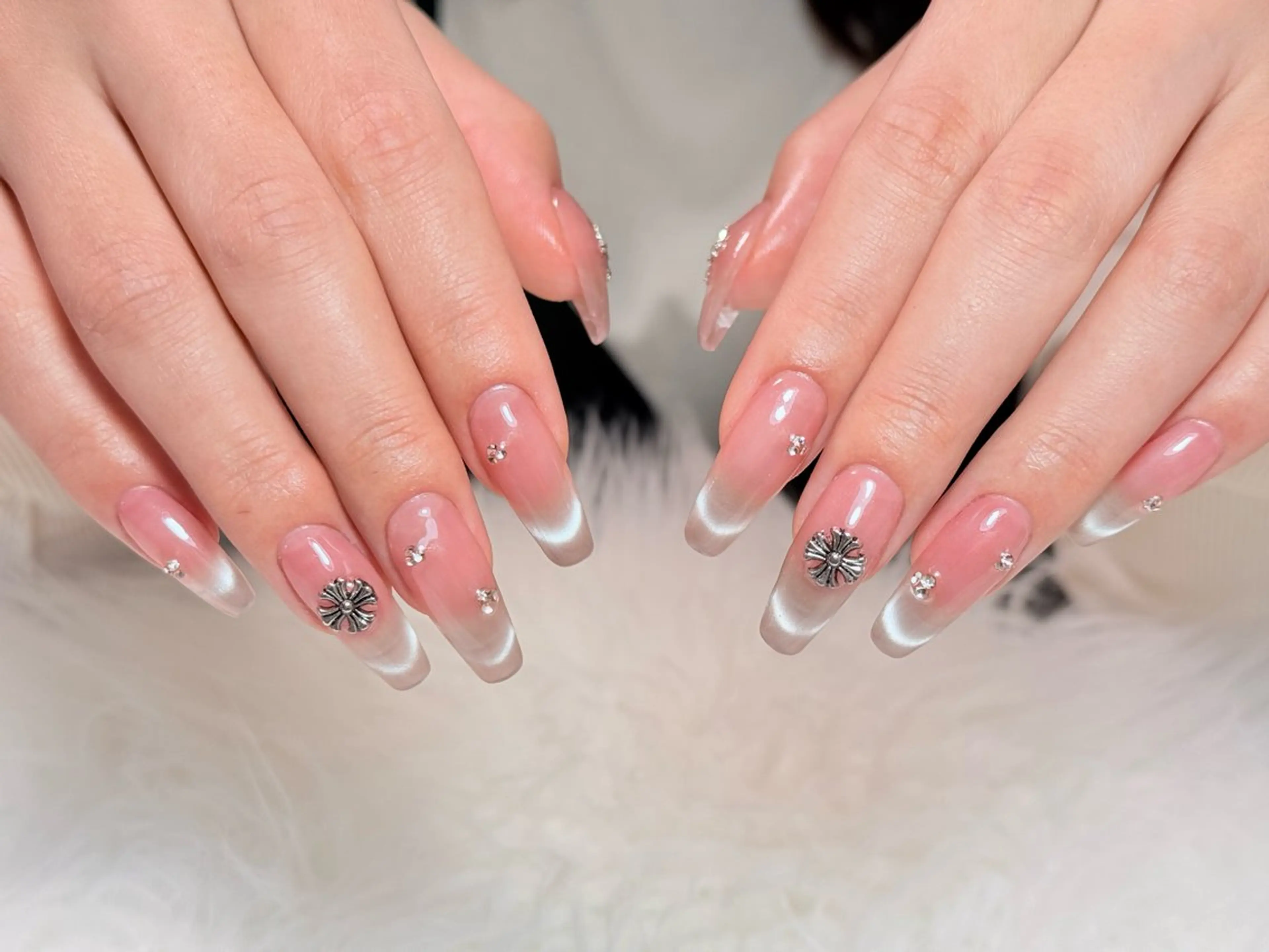 ネイル フレンチネイル マグネットネイル マグネットフレンチ 西野 カナのネイルデザイン