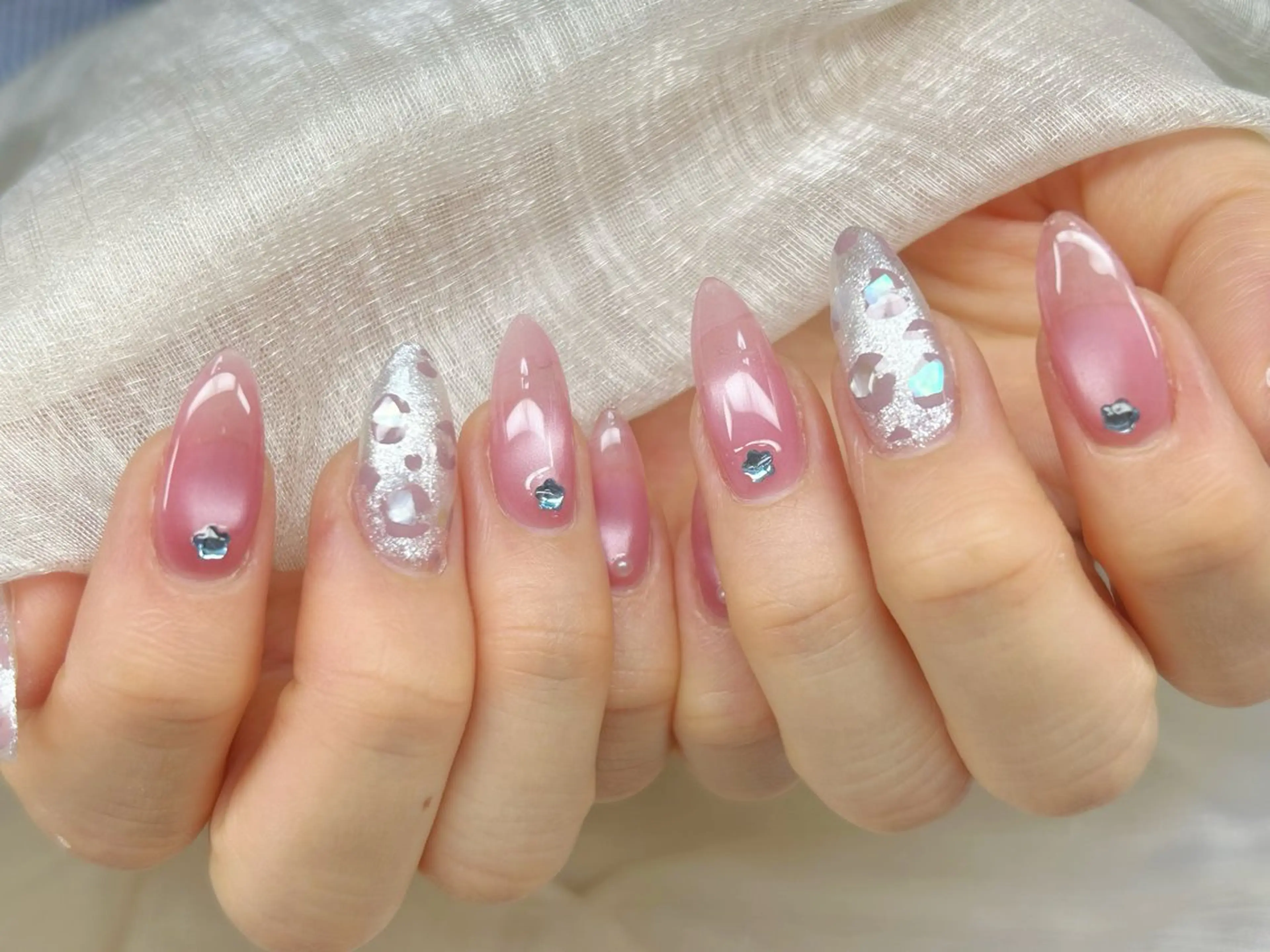 ネイル アートネイル チークネイル 成人式 入学式 長さ出し ハンドネイル Lino Nailのネイルデザイン