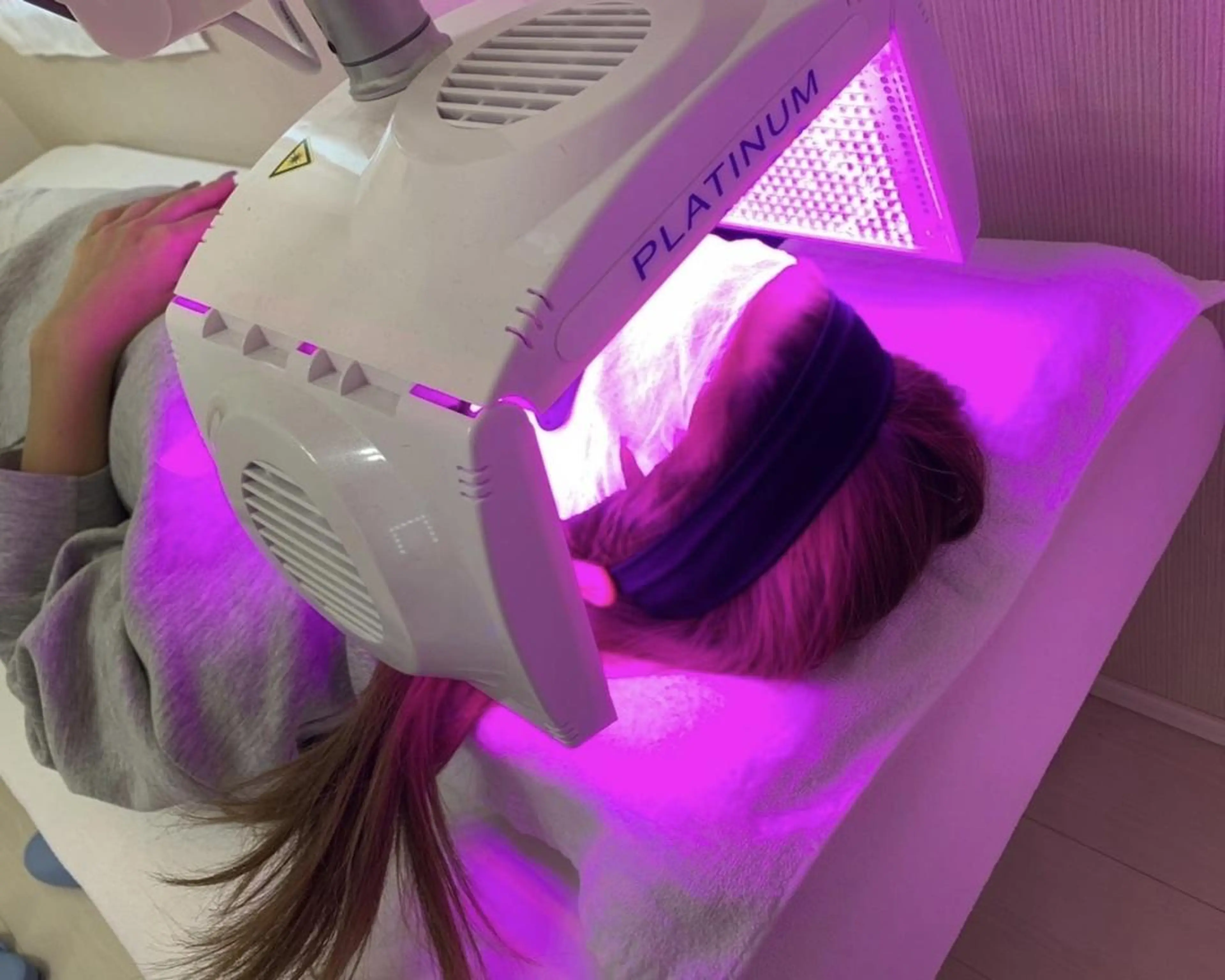 カラー キッズ ネイル パーマ ヘアアレンジ メンズ マツエク・マツパ アイブロウ ロング ホワイト エステ リラク ライトビューティー 錦糸町店のエステ・リラクイメージ