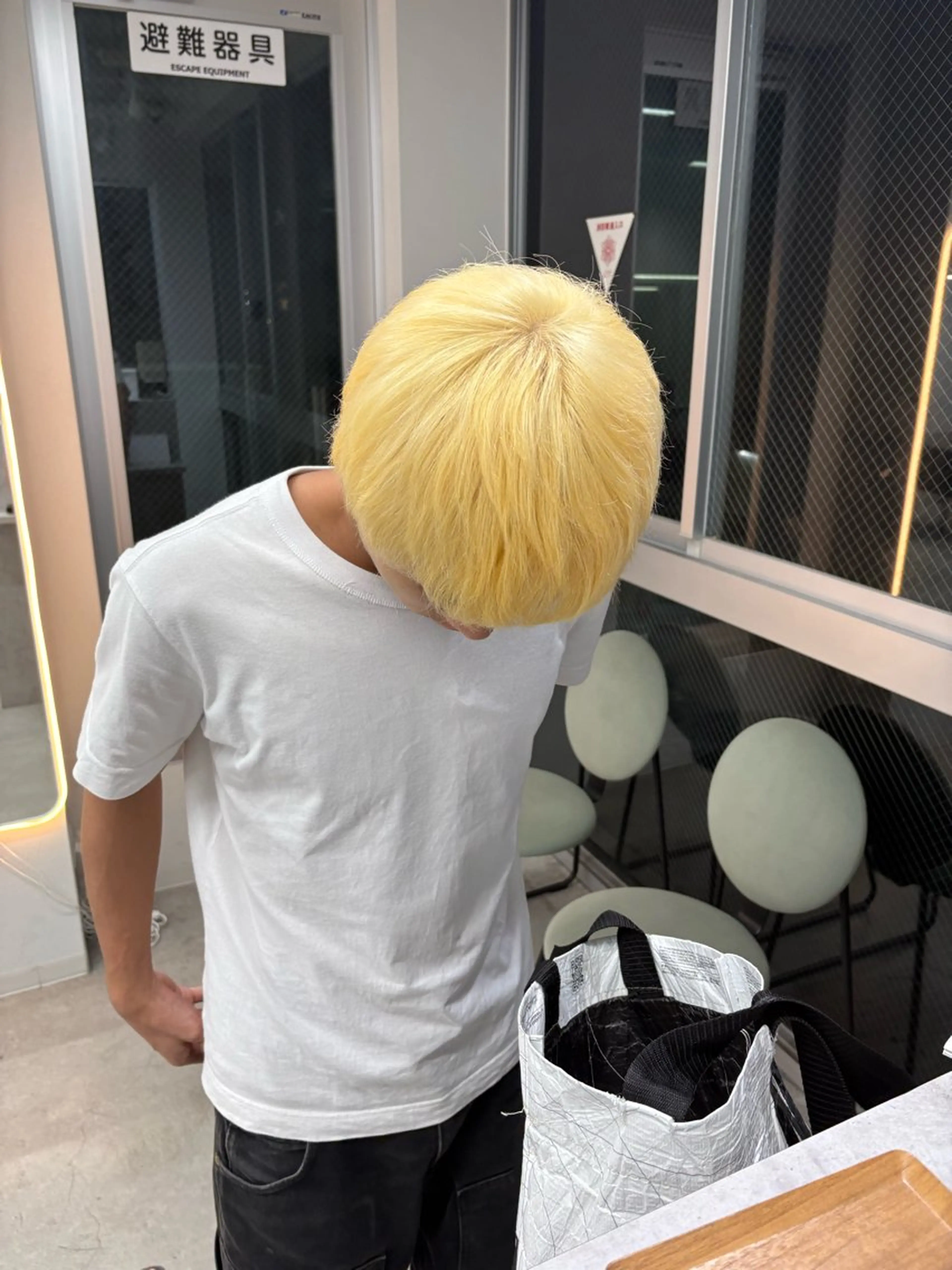 カラー メンズ noa 寒色系カラーブリーチのヘアスタイル