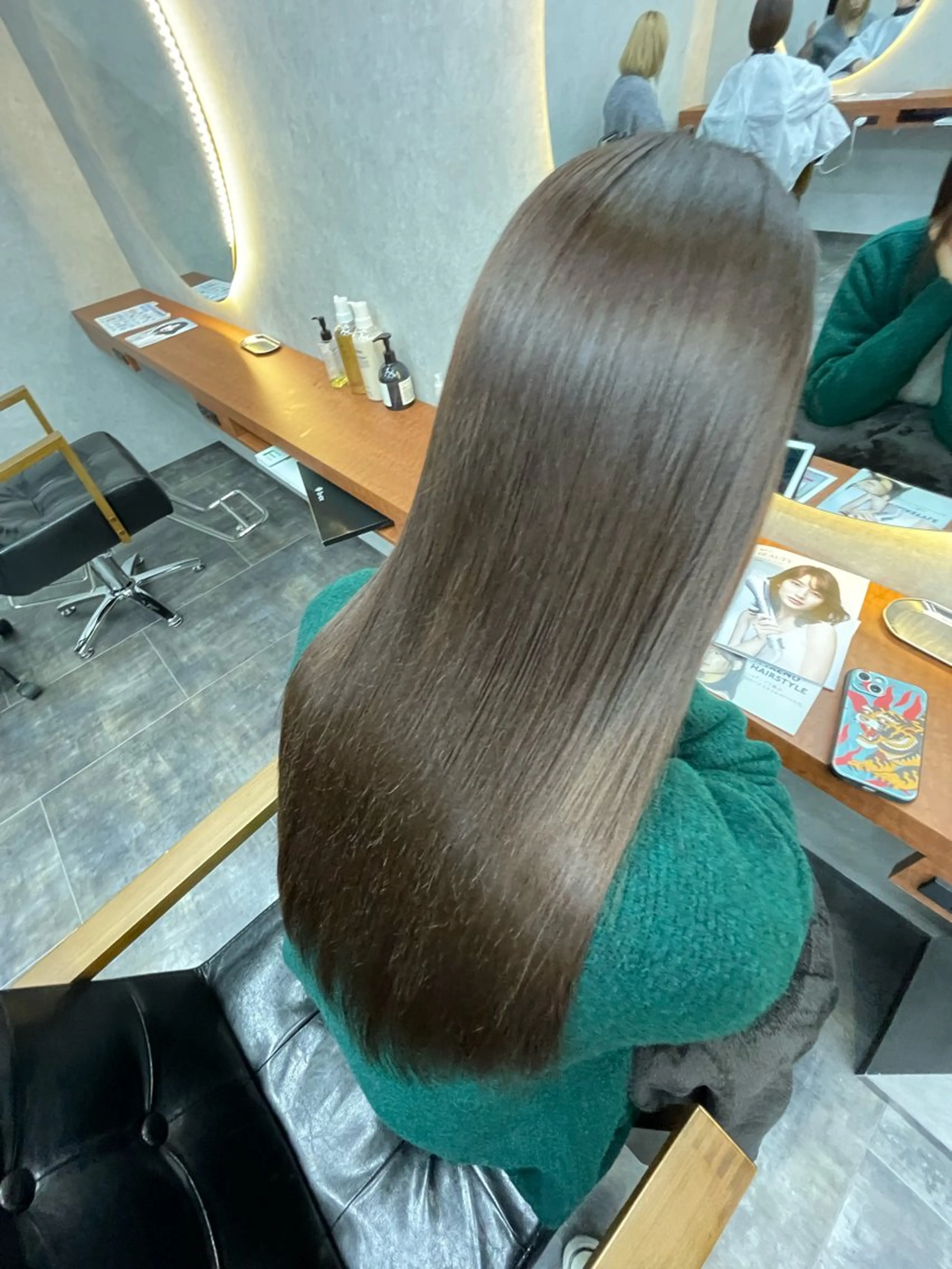 セミロング 佐藤 菜穂のヘアスタイル