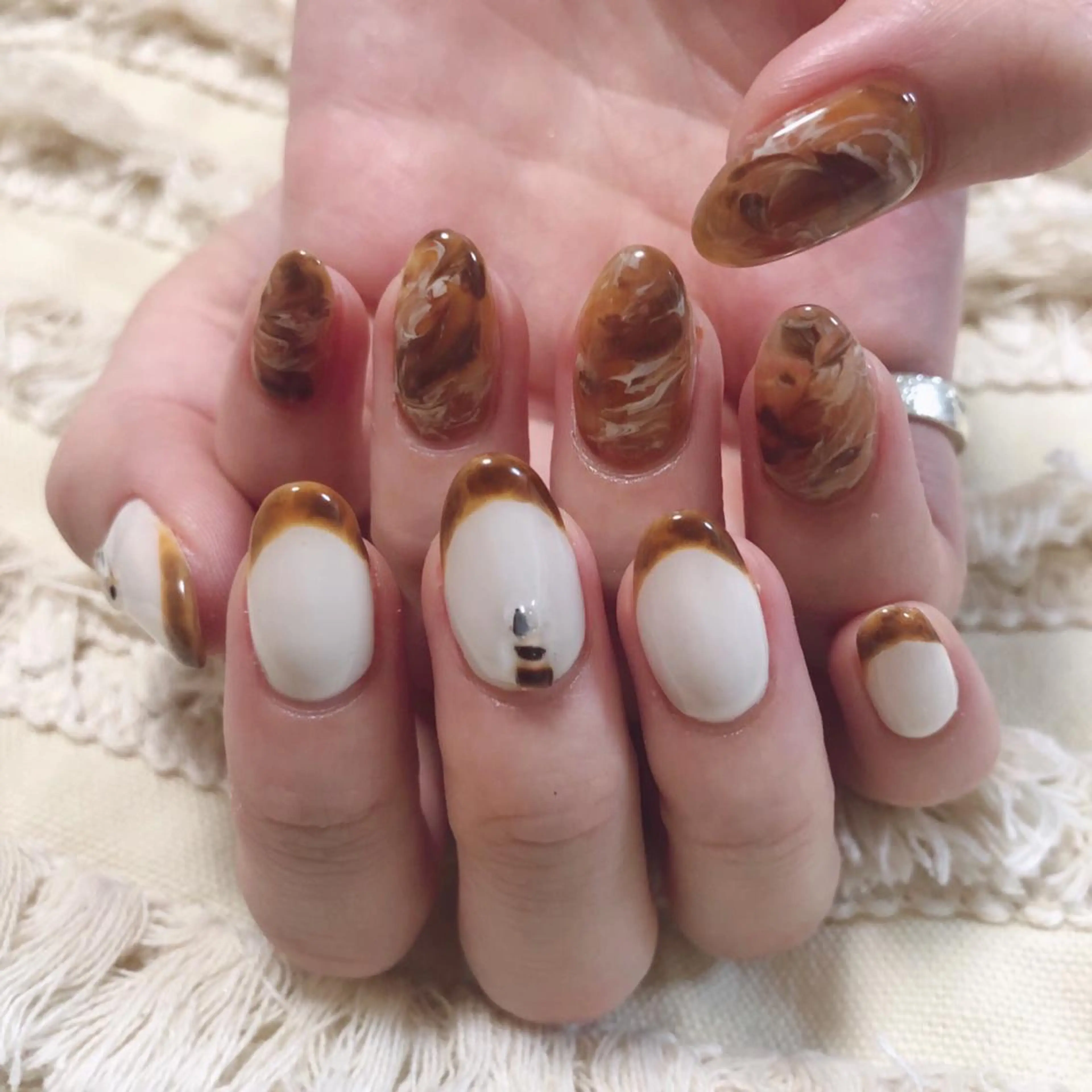 ネイル べっ甲ネイル フレンチネイル ハンドネイル MAYME所属・MAYME TAMAKIのネイルデザイン