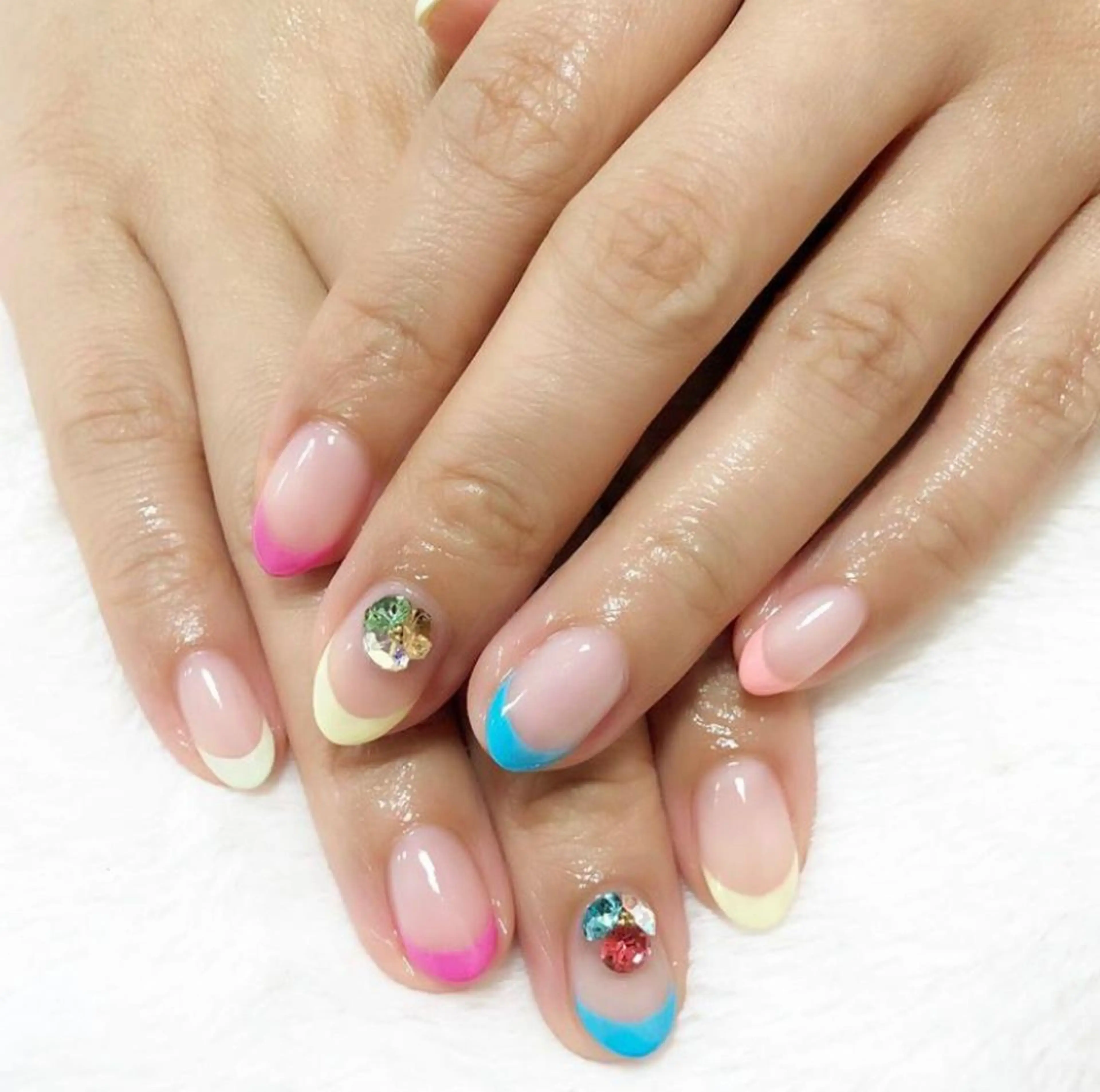 ネイル フレンチネイル キラキラネイル ハンドネイル Nail salon Cielel⟡Ayaのネイルデザイン