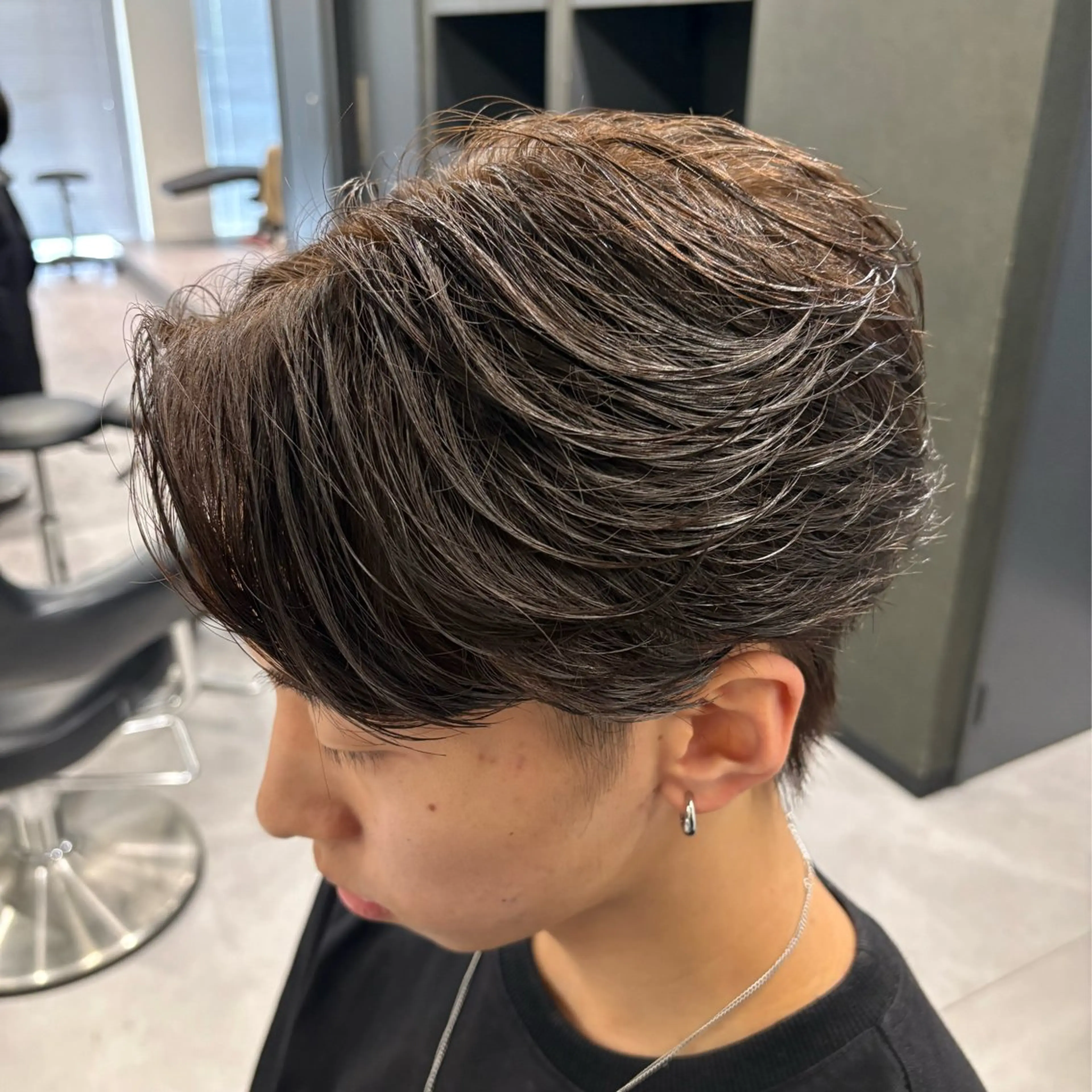 ミディアム パーマ メンズ ミディアムパーマ フェザーパーマ メンズパーマ カット 🐦‍🔥フェザーパ ーマ🐦‍🔥きるやのヘアスタイル