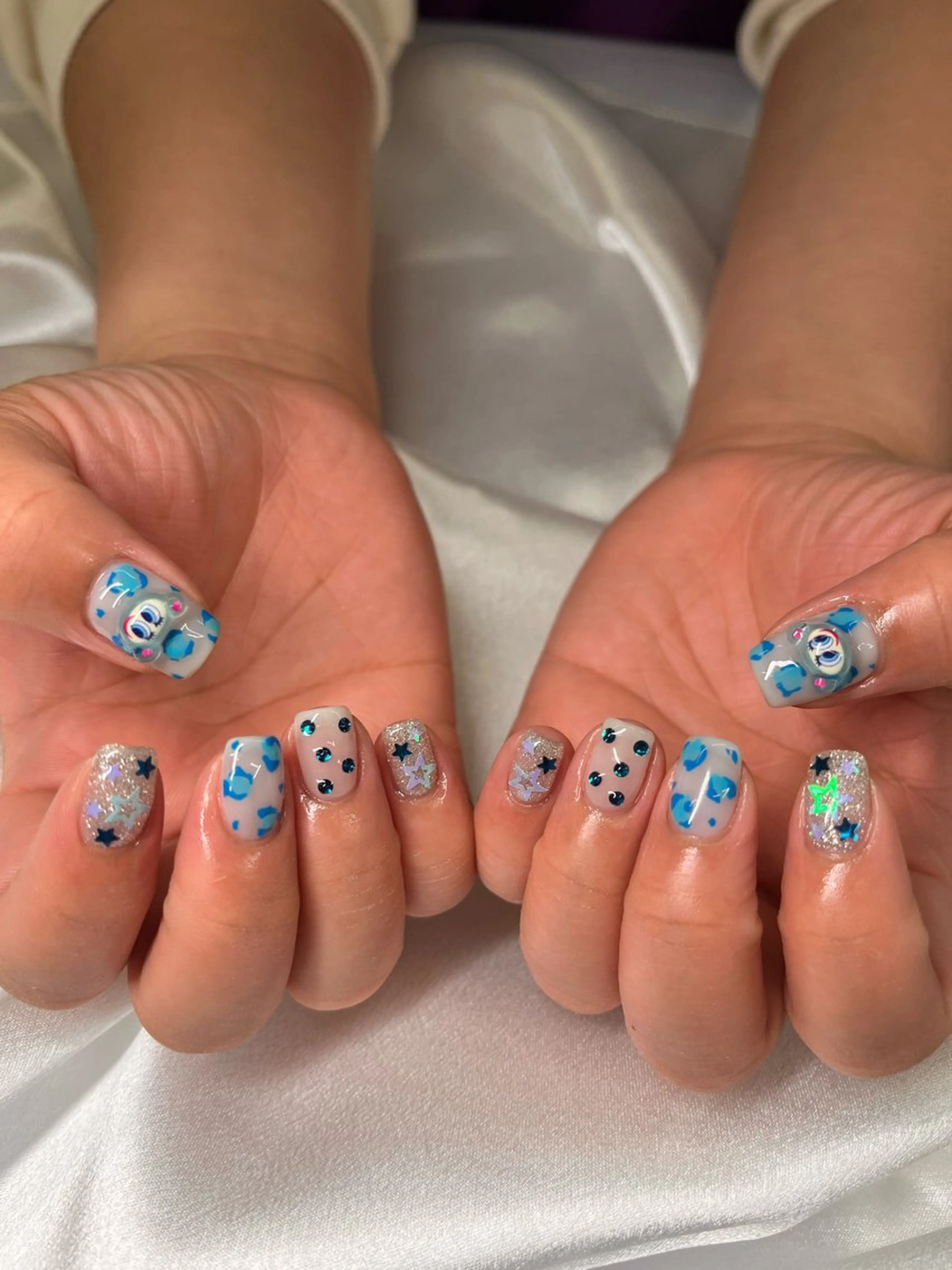 ミディアム ハンドネイル フットネイル Silent 話さないネイルサロンのネイルデザイン