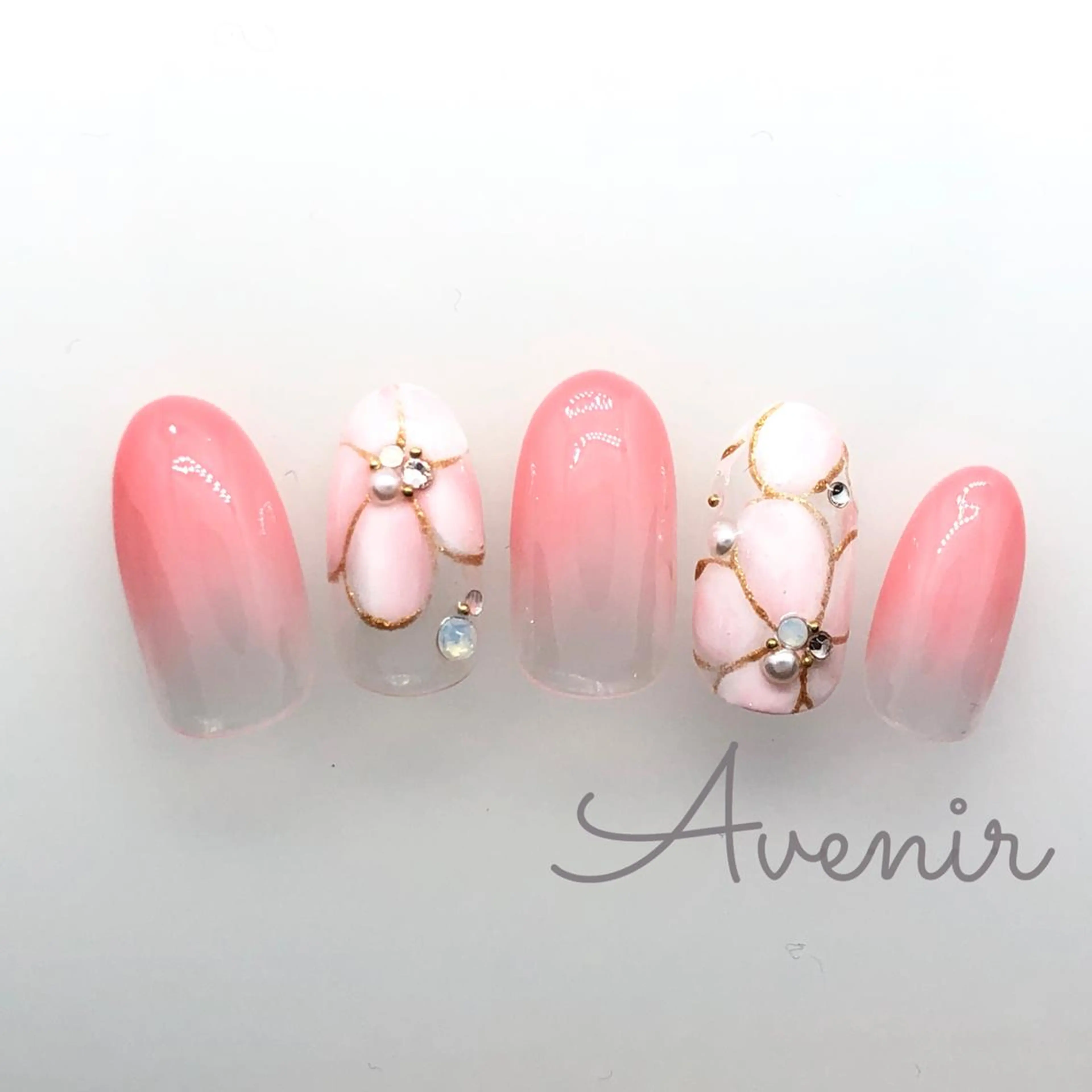 ネイル Avenir 表参道 nail＆eye予約のネイルデザイン
