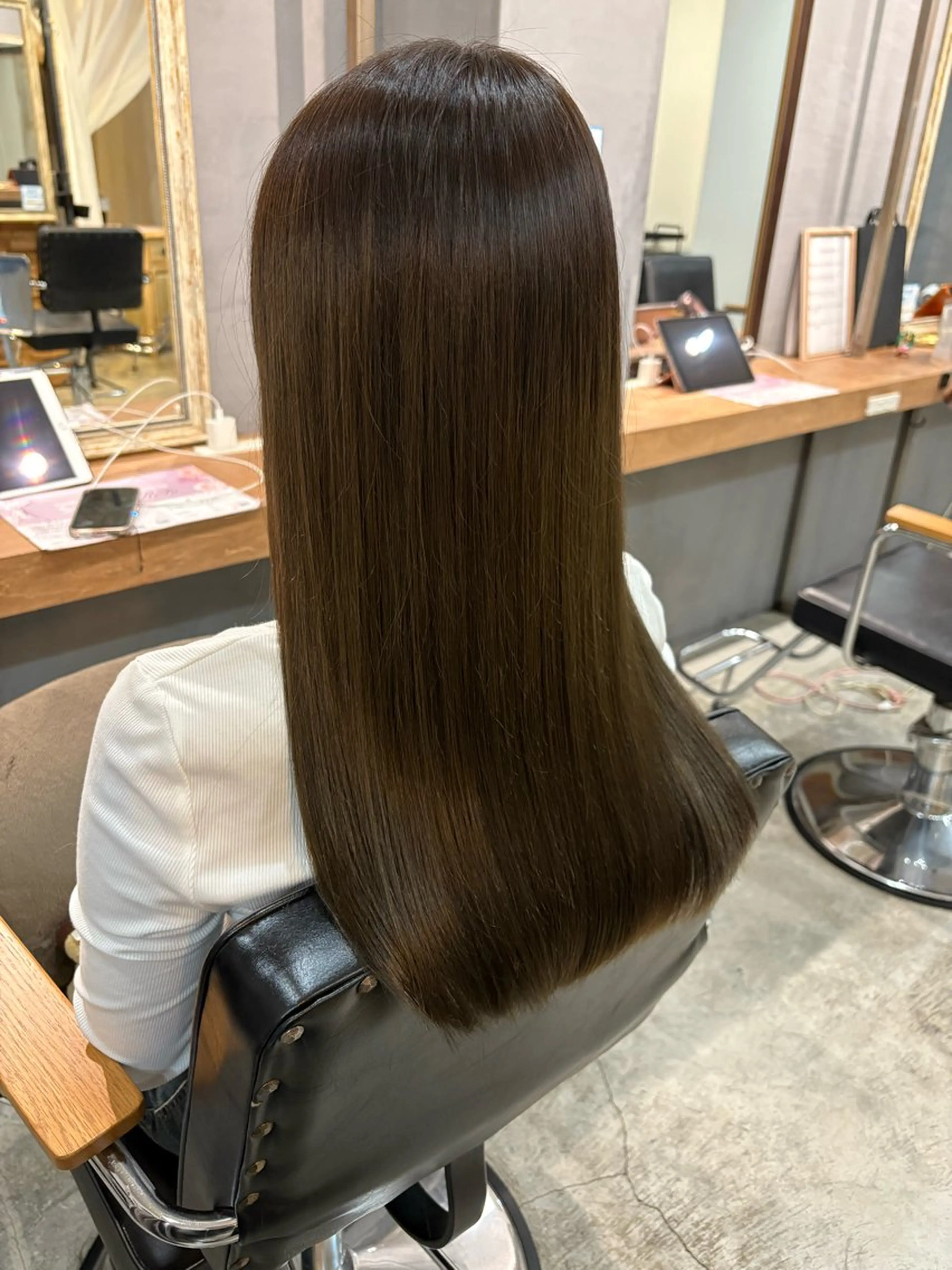 ロング カラー ブリーチ オリーブカラー 顔周りカット ピンク カラー🩰りりのヘアスタイル