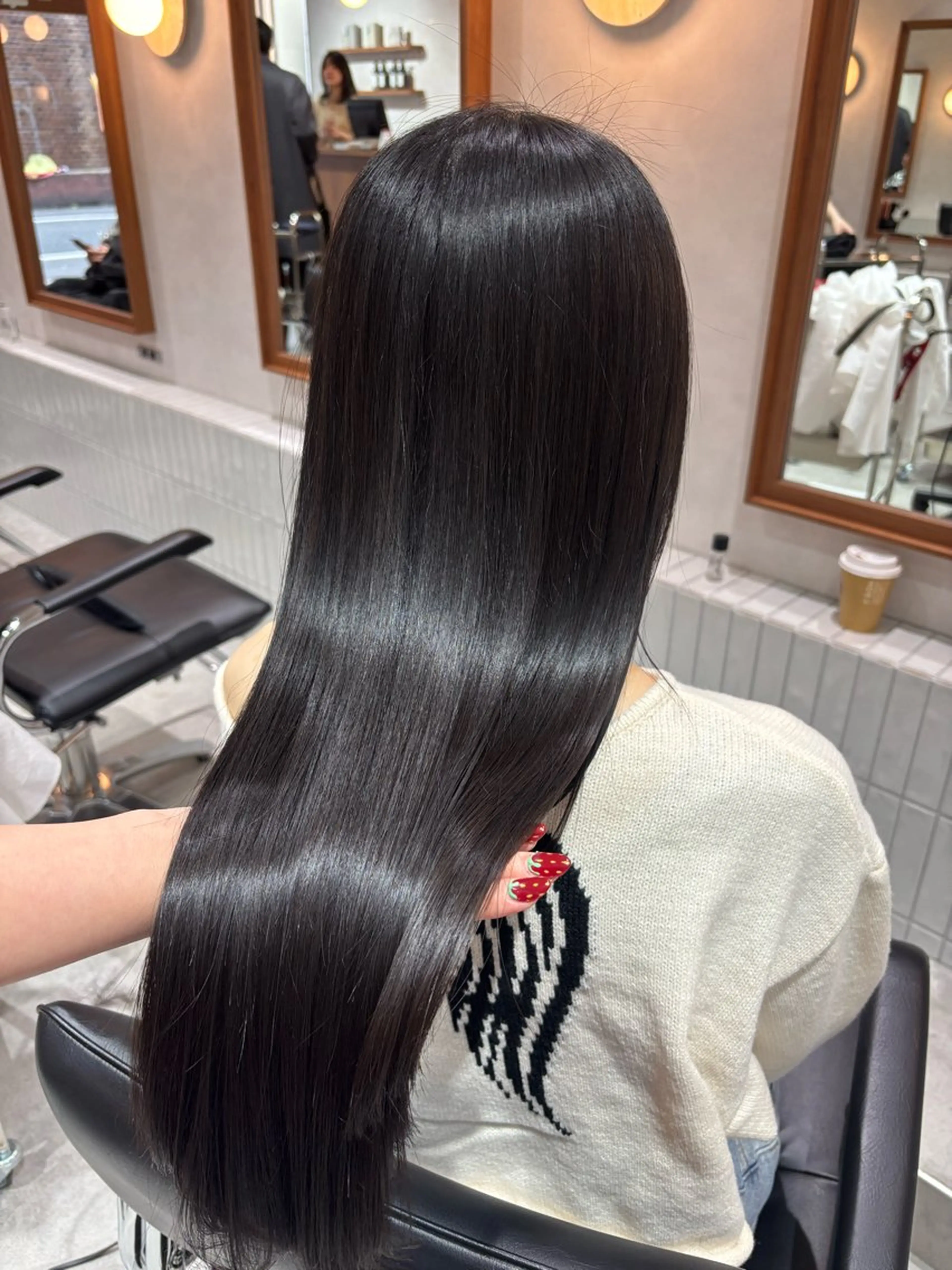 【梅雨限定メニュー】酸性ストレート✨✨縮毛より弱い薬を使った自然なストレートヘア！！の写真