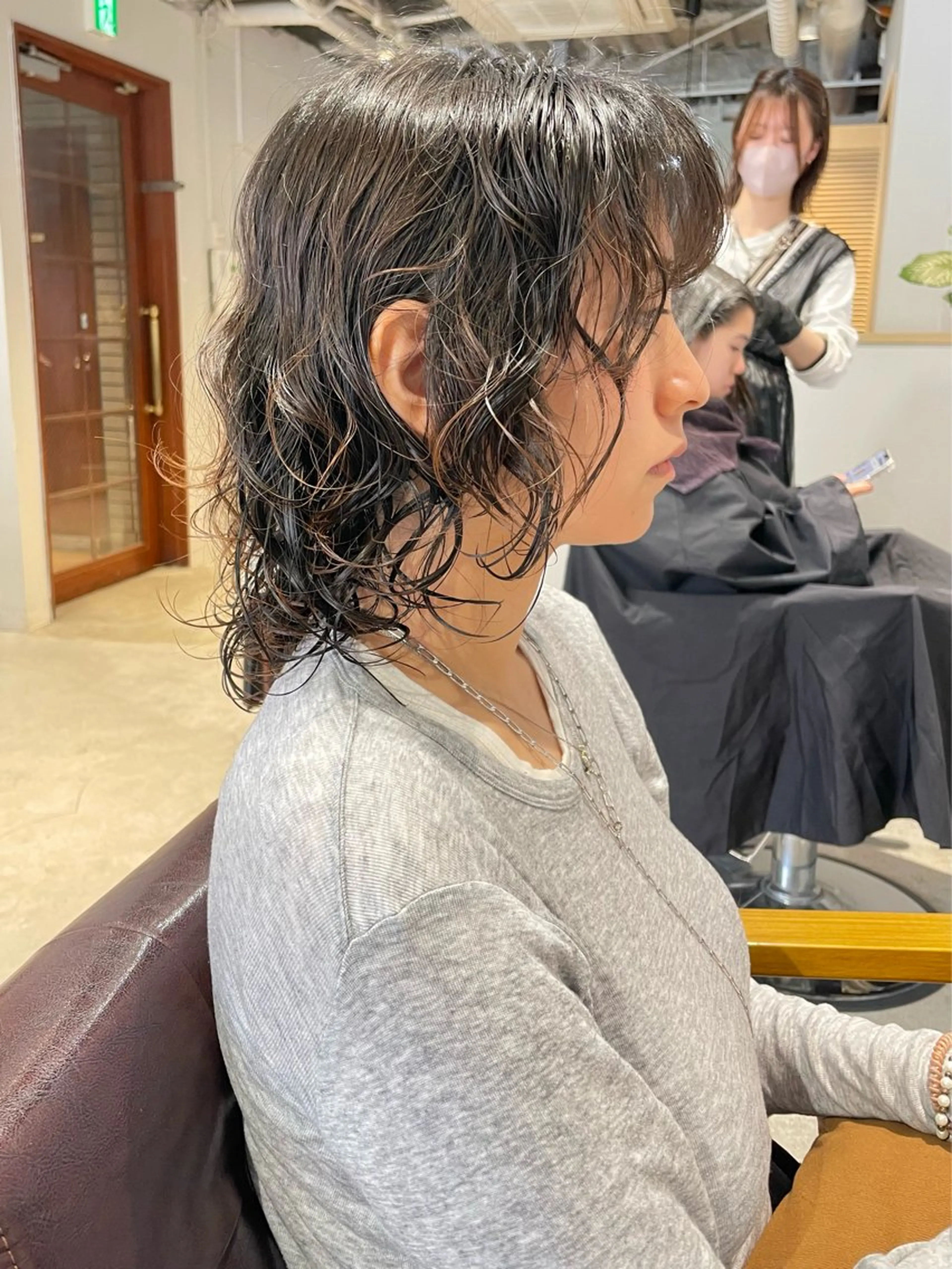 ミディアム パーマ ミディアムパーマ ウルフカット レイヤー×初 パーマ|hinakoのヘアスタイル