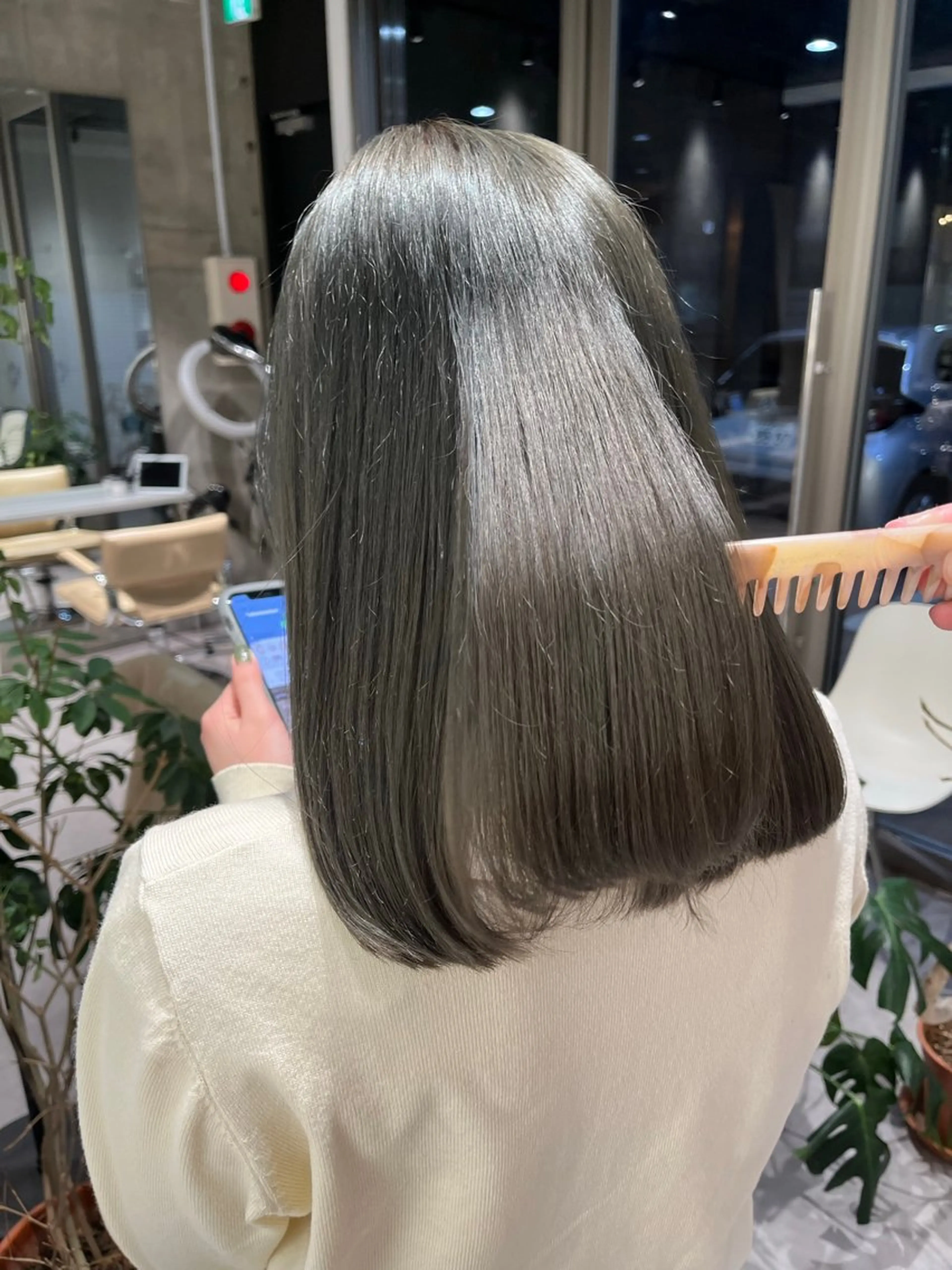 セミロング カラー ブリーチ 透明感カラー グレージュ オリーブグレージュ オリーブグレー ヘアカラー mina🪐立川駅/ 無料ショートカットのヘアスタイル