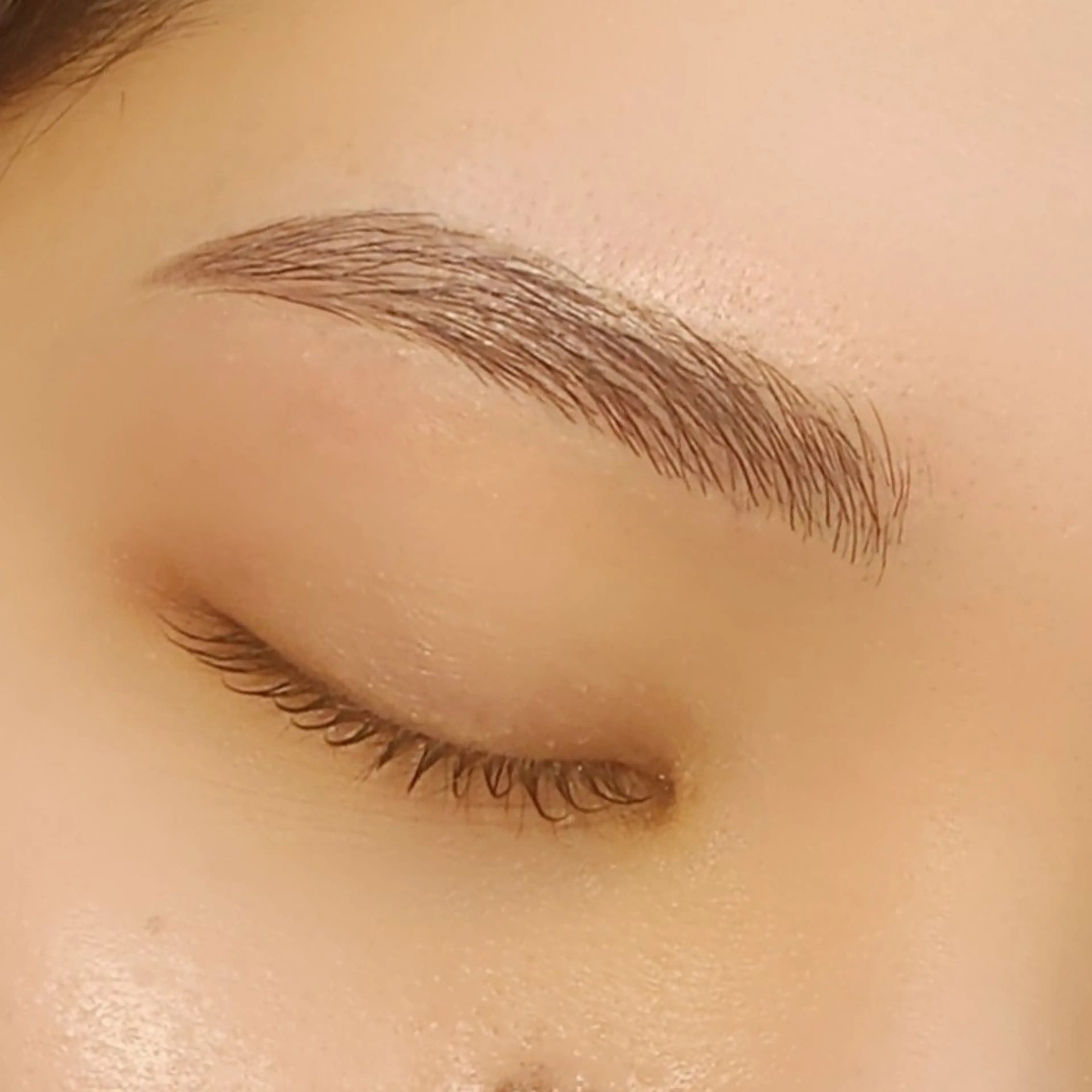 アイブロウ ハリウッドブロウリフト 眉毛ワックス脱毛 ワックス脱毛 宜野湾Eyelash w/の眉毛・アイブロウイメージ