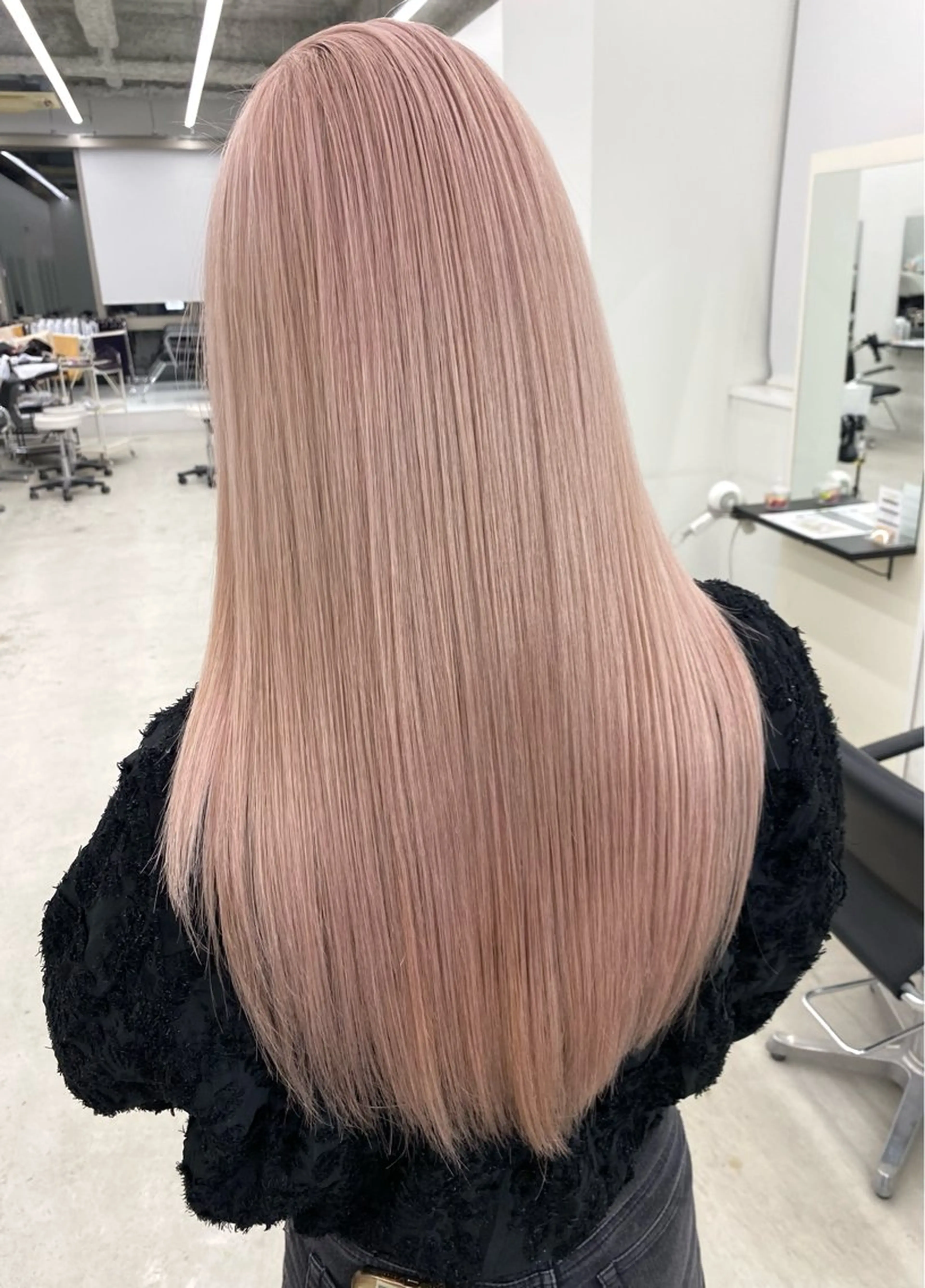 ロング カラー ベージュカラー ピンクカラー ピンクベージュ ヘアカラー 新美 蓮のヘアスタイル