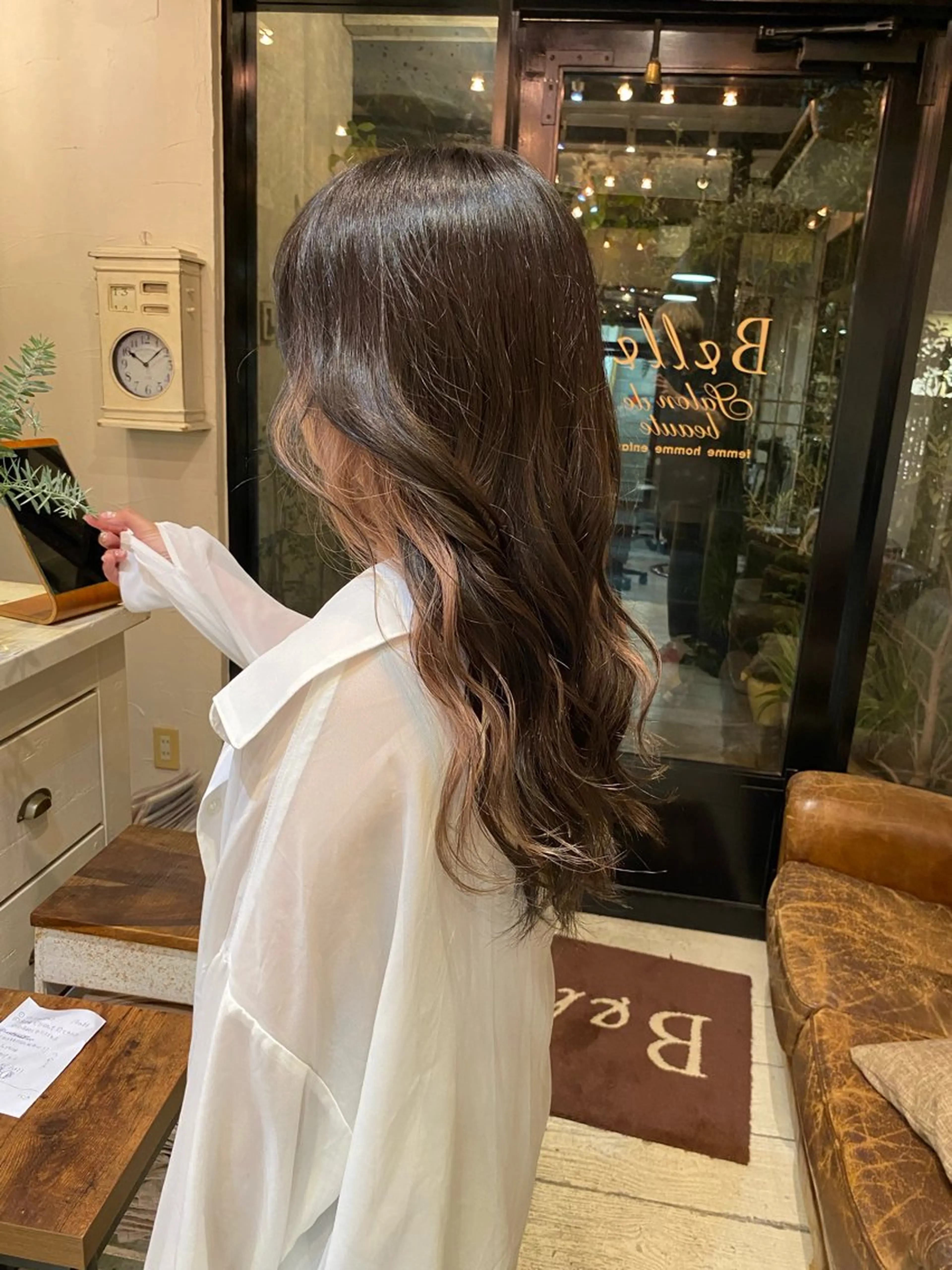 カラー ベージュカラー 黒髪 ブリーチ ミルクティーベージュ ダメージレス美容師 🌱水島侑理のヘアスタイル