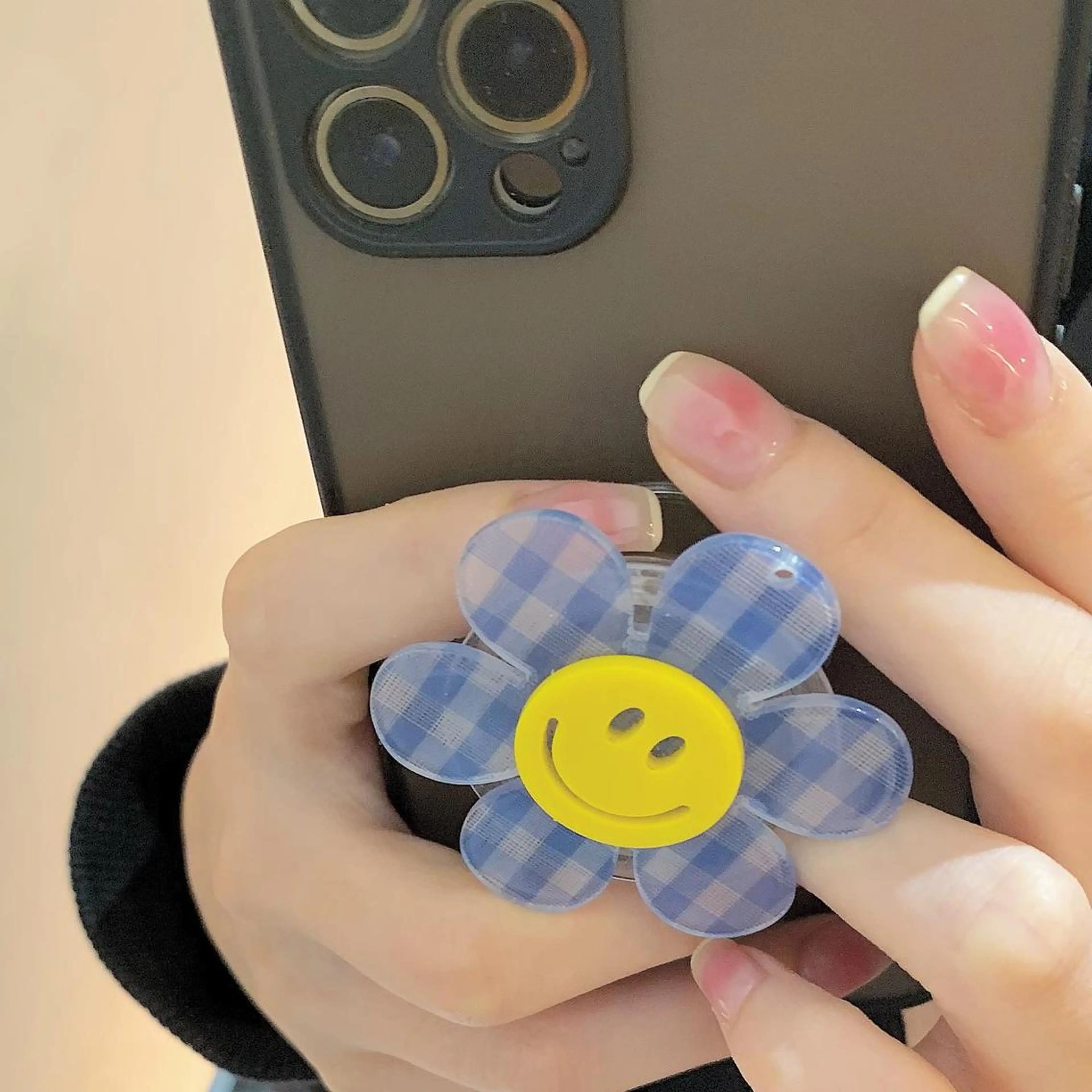 ショート カラー ネイル emanon 新宿東口店所属・nailist akariのネイルデザイン