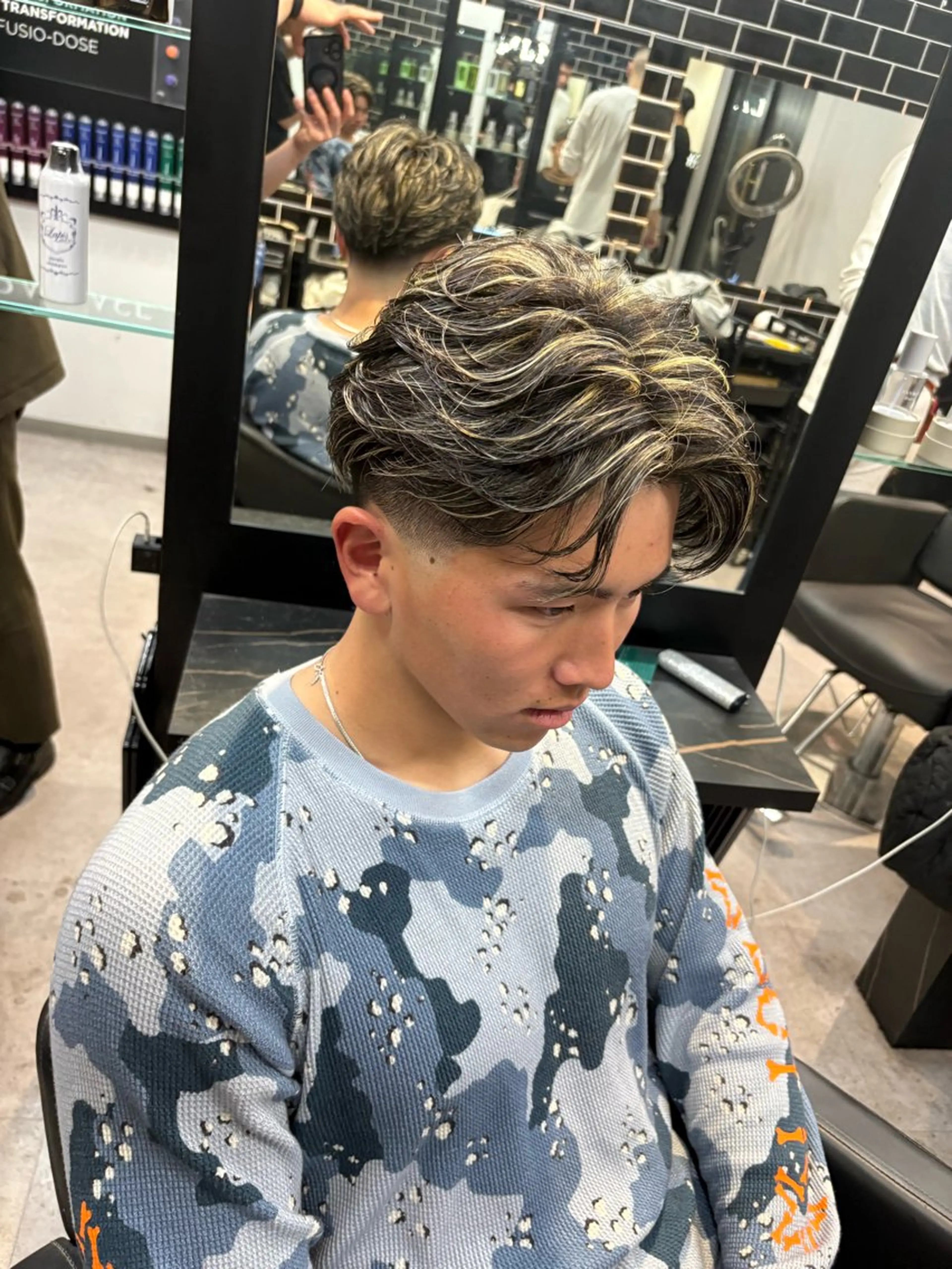 ショート カラー パーマ ヘアアレンジ メンズ センターパート メンズハイライト ハイライトカラー ハイライト カット ヘアカラー ヘアセット men'slapis YUTOのヘアスタイル