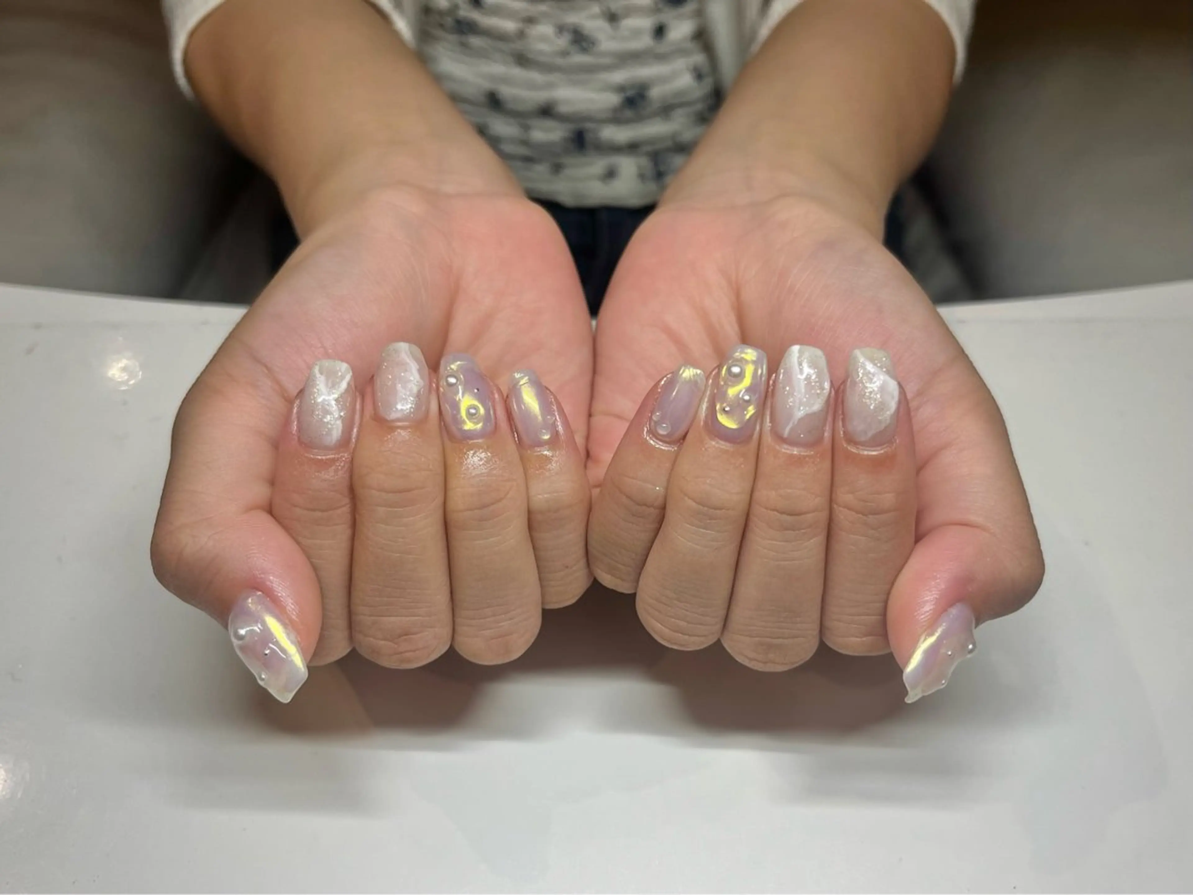 ネイル オーロラネイル ホワイト ハンドネイル イーミリー市川店 moekaのネイルデザイン