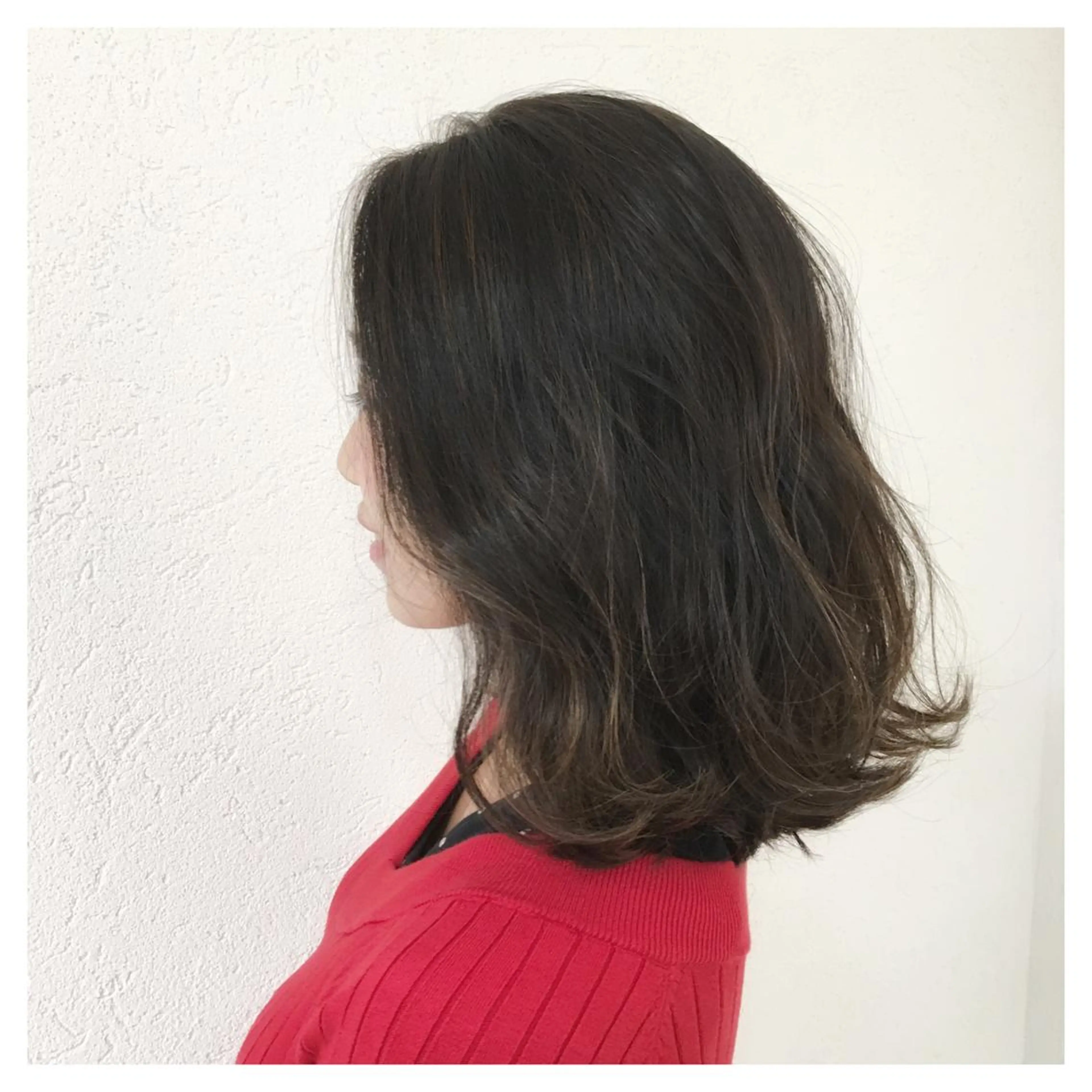 ミディアム カラー ハイライトカラー イルミナカラー ハイライト biscohair 髪にドラマを。のヘアスタイル