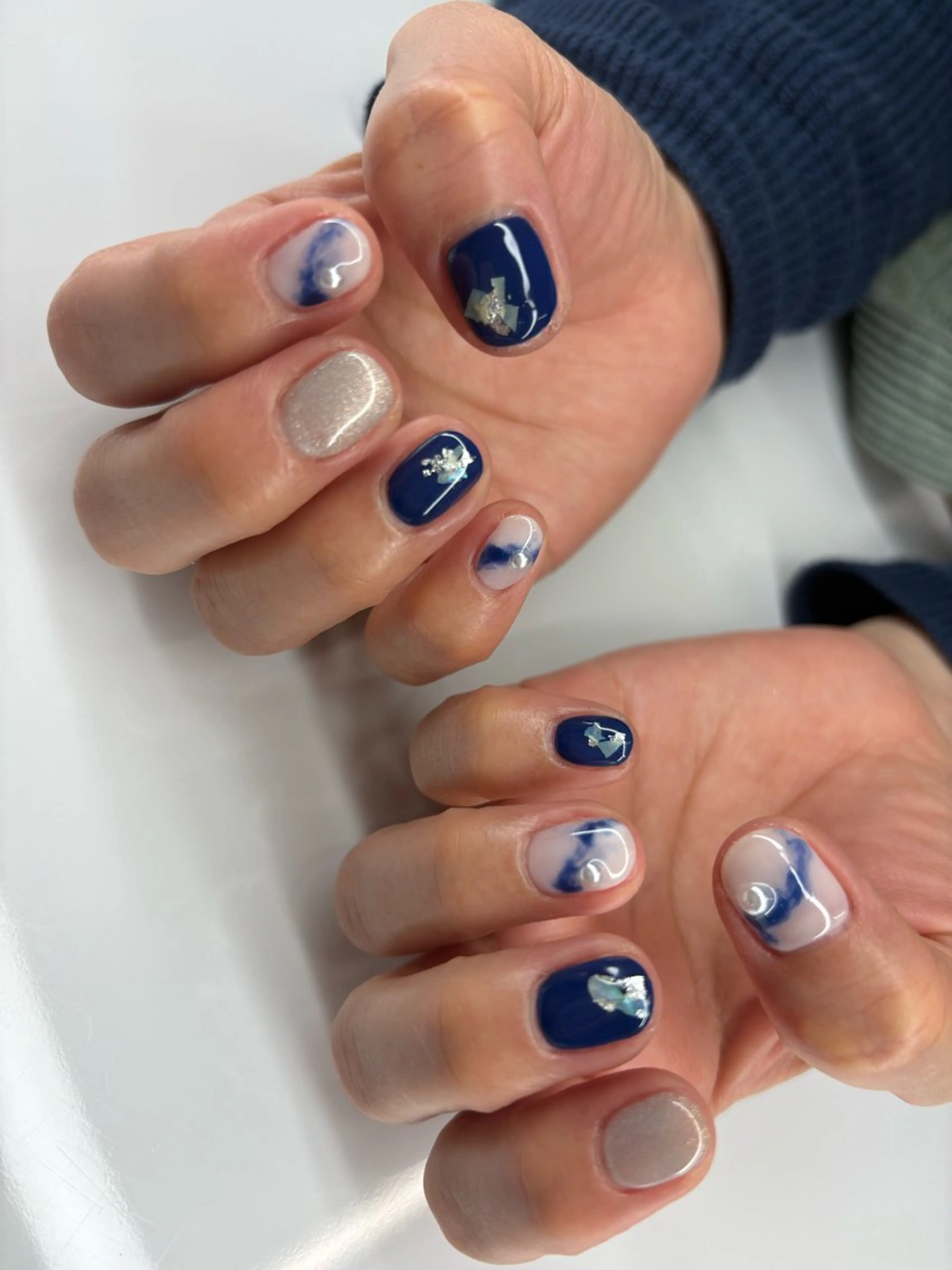 ネイル ネイビー ニュアンスネイル 冬ネイル ハンドネイル Mai :矢場町 ニュアンス🌿アートのネイルデザイン