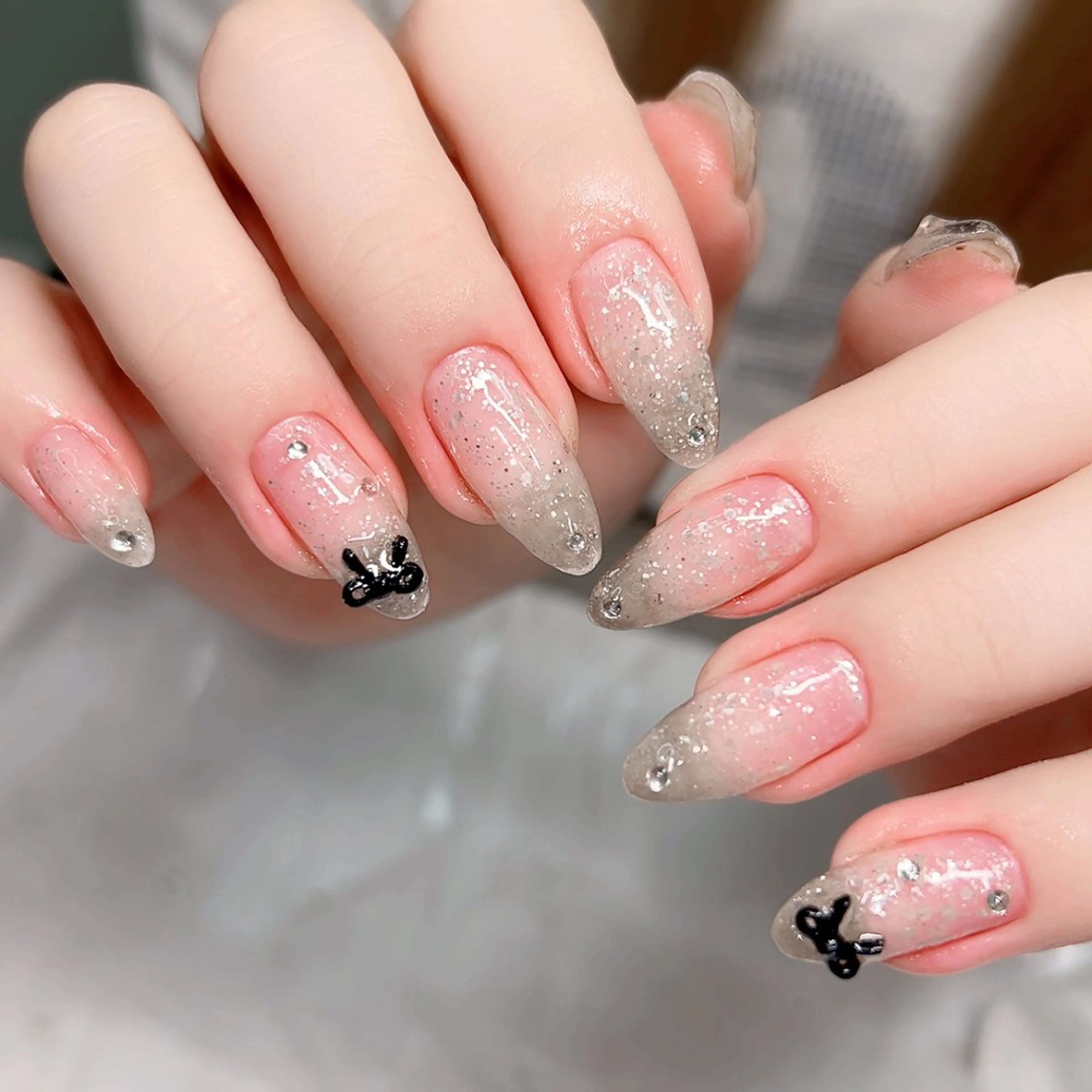 ネイル フレンチネイル ガラスフレンチ グラデーション キラキラネイル ラメ(グリッター) ハンドネイル Cute Tips nailのネイルデザイン
