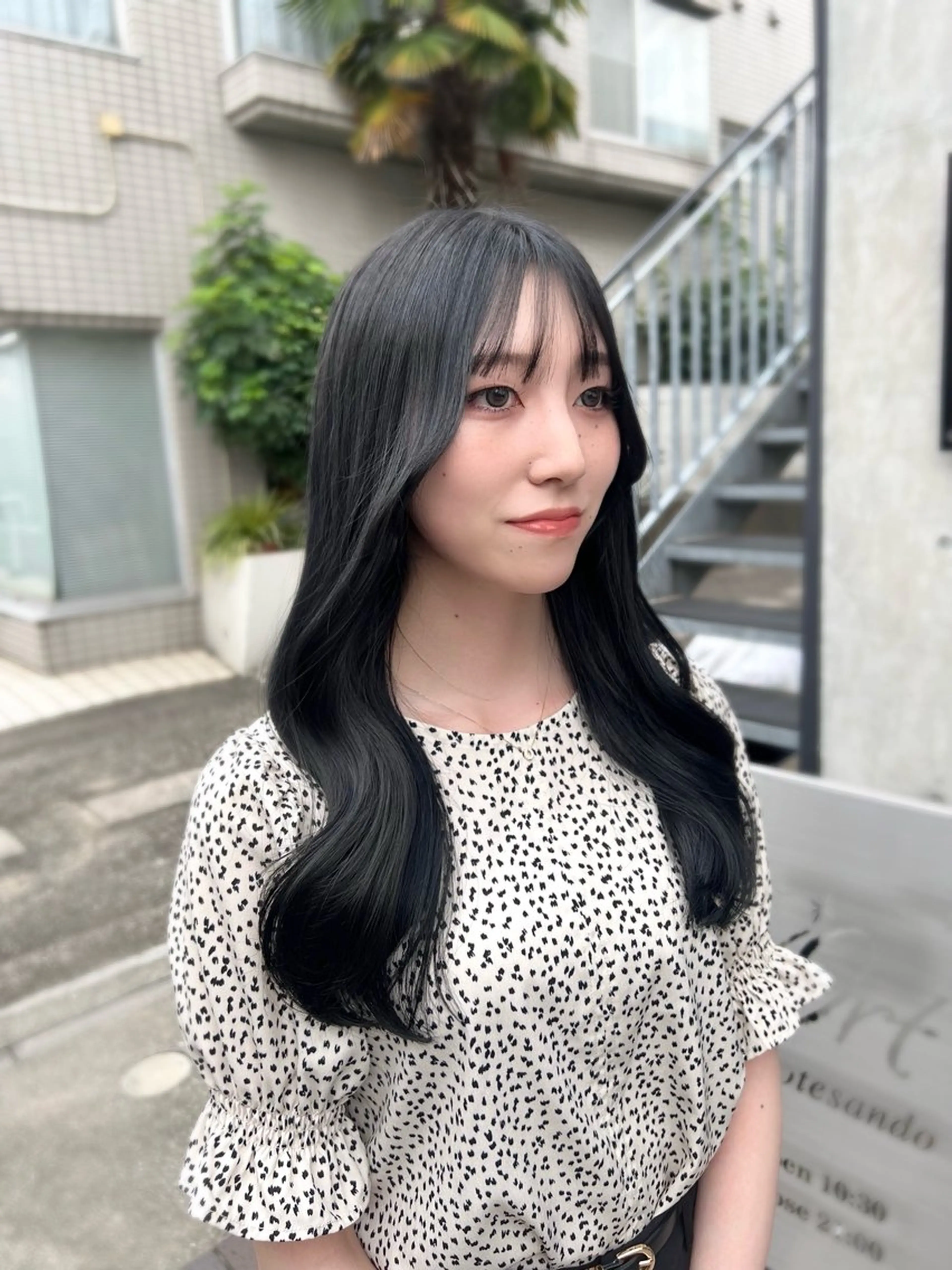 ロング カラー 黒髪 ブリーチ ブルーカラー ブルーブラック ブリーチなしカラー カット ヘアカラー トリートメント 透明感カラー ✨ 韓国艶髪💗菅原のヘアスタイル