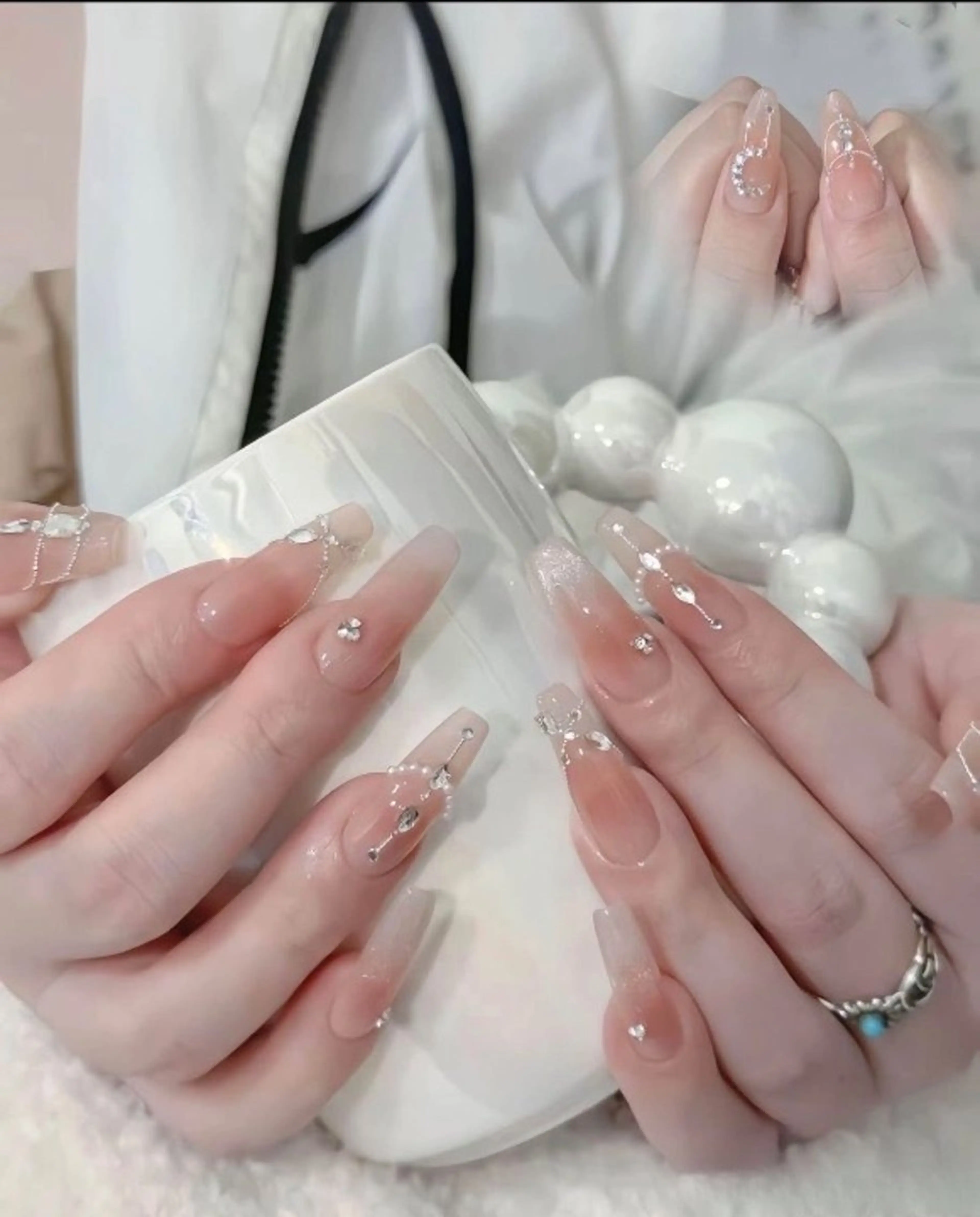 カラー グラデーションカラー ピンクカラー ハンドネイル AIN Nailのネイルデザイン