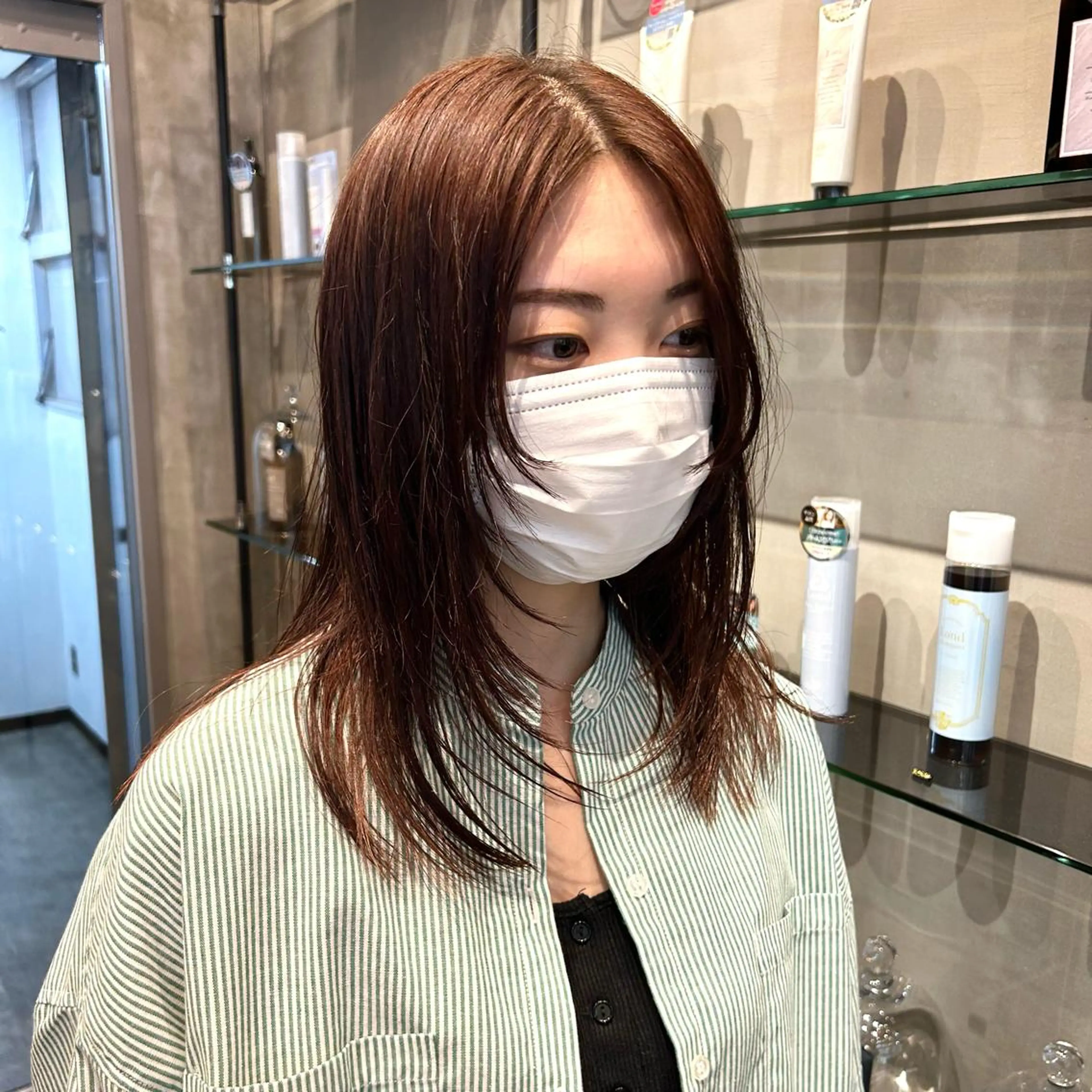 セミロング 縮毛矯正・似合わせ タナカ レイヤのヘアスタイル