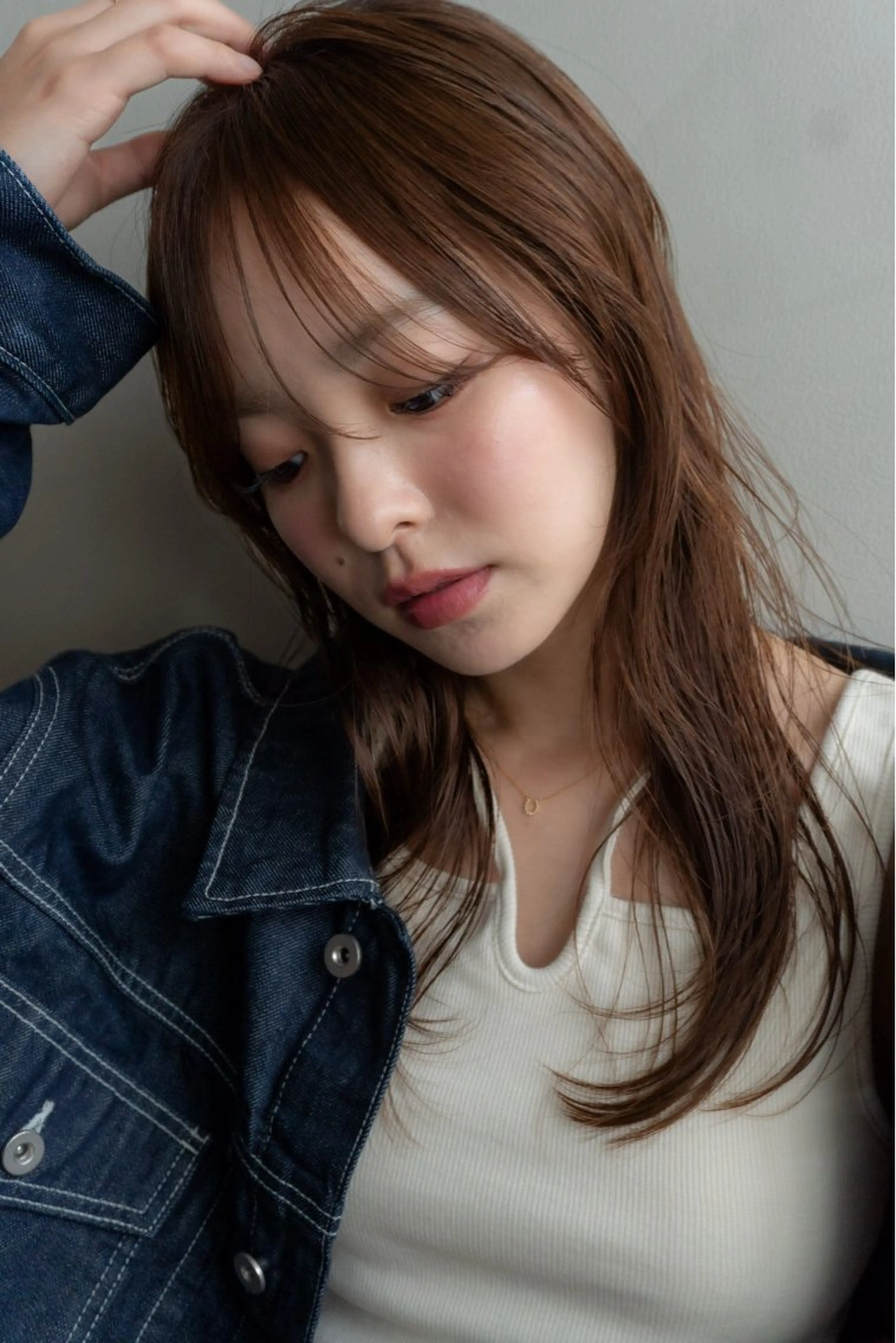 セミロング カラー ウエズ ミコトのヘアスタイル