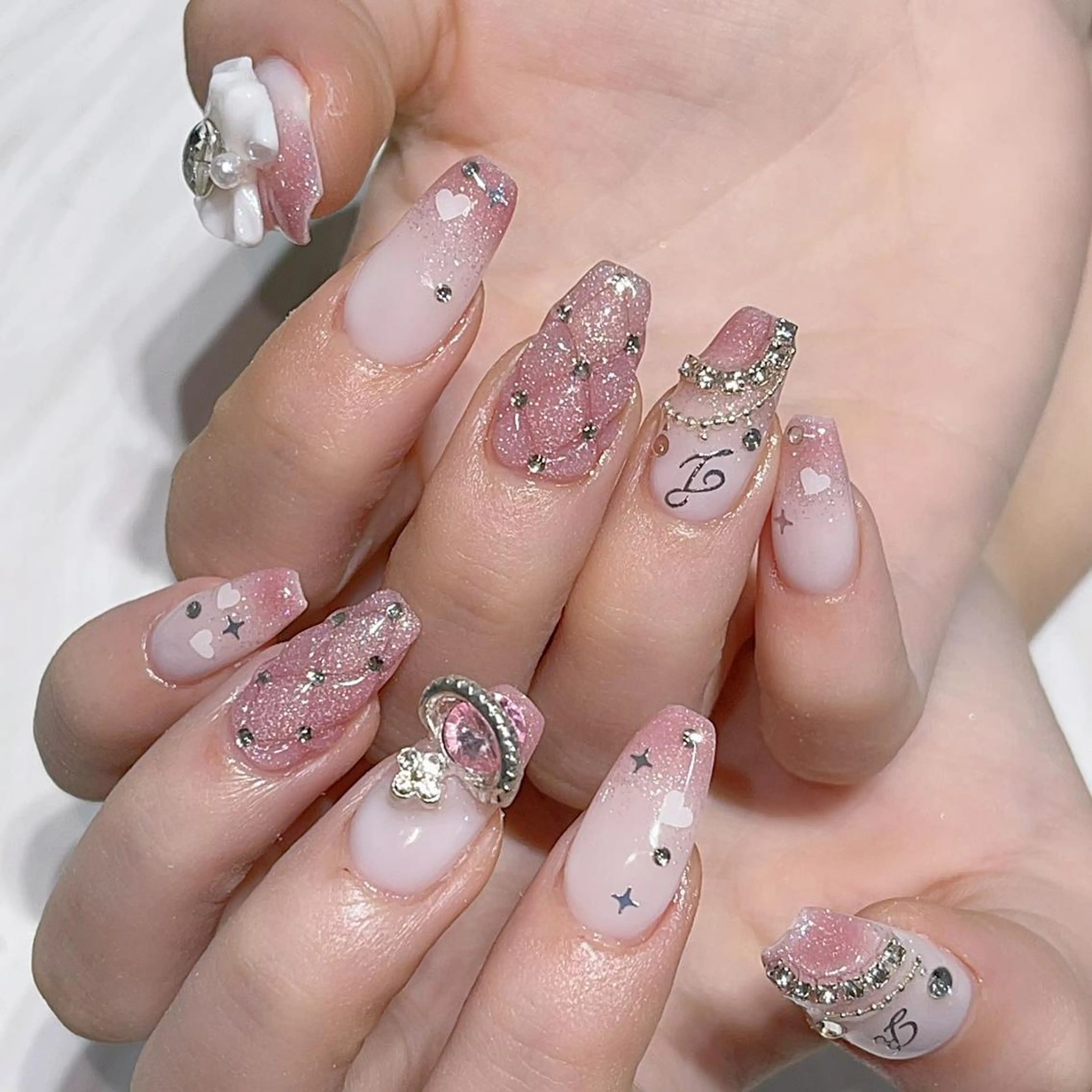 ネイル ハンドネイル Queens テイのネイルデザイン