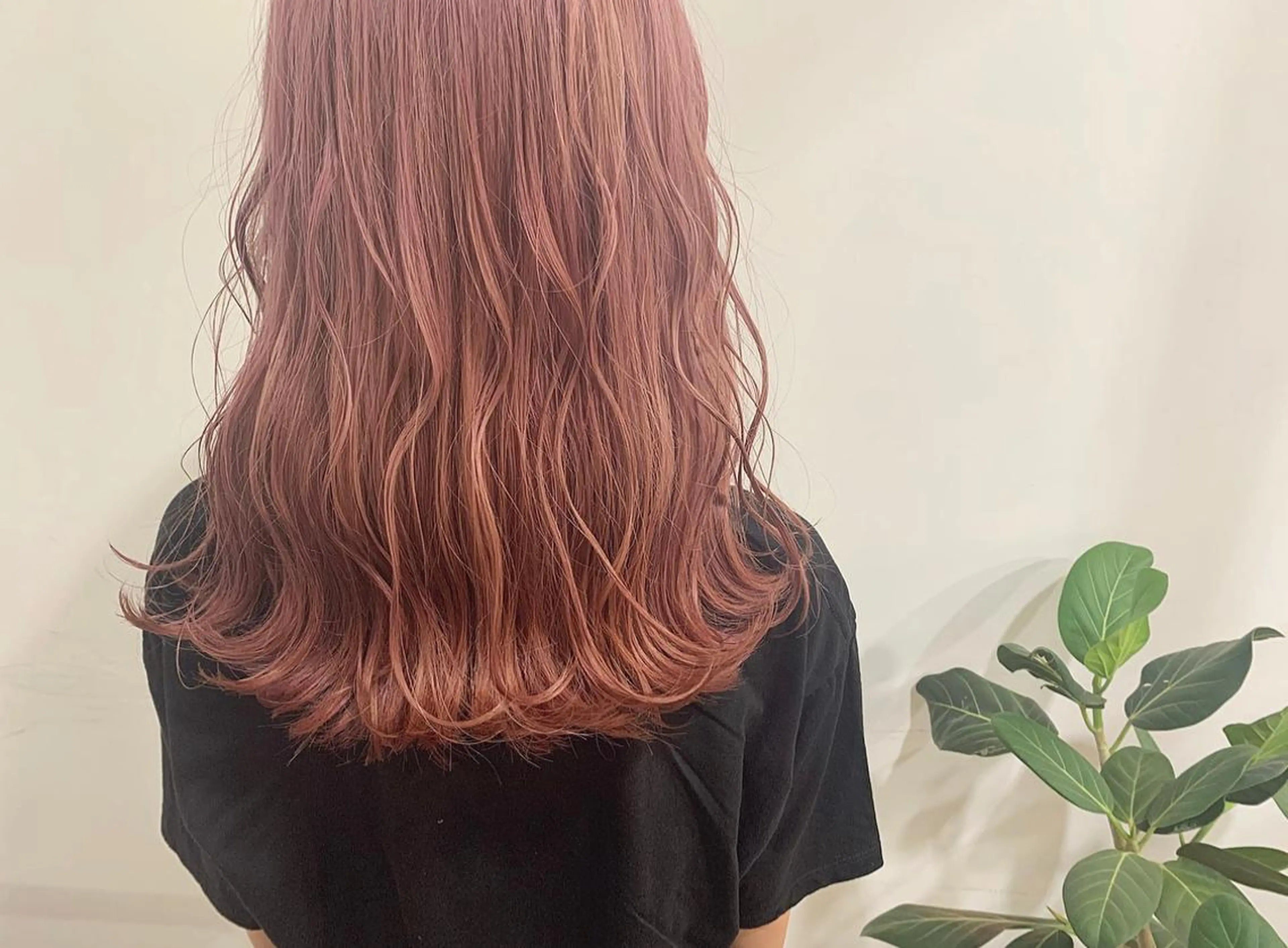 ロング カラー ヘアアレンジ ブリーチ ピンクカラー シアーピンク ヘアカラー たかいわ みきのヘアスタイル