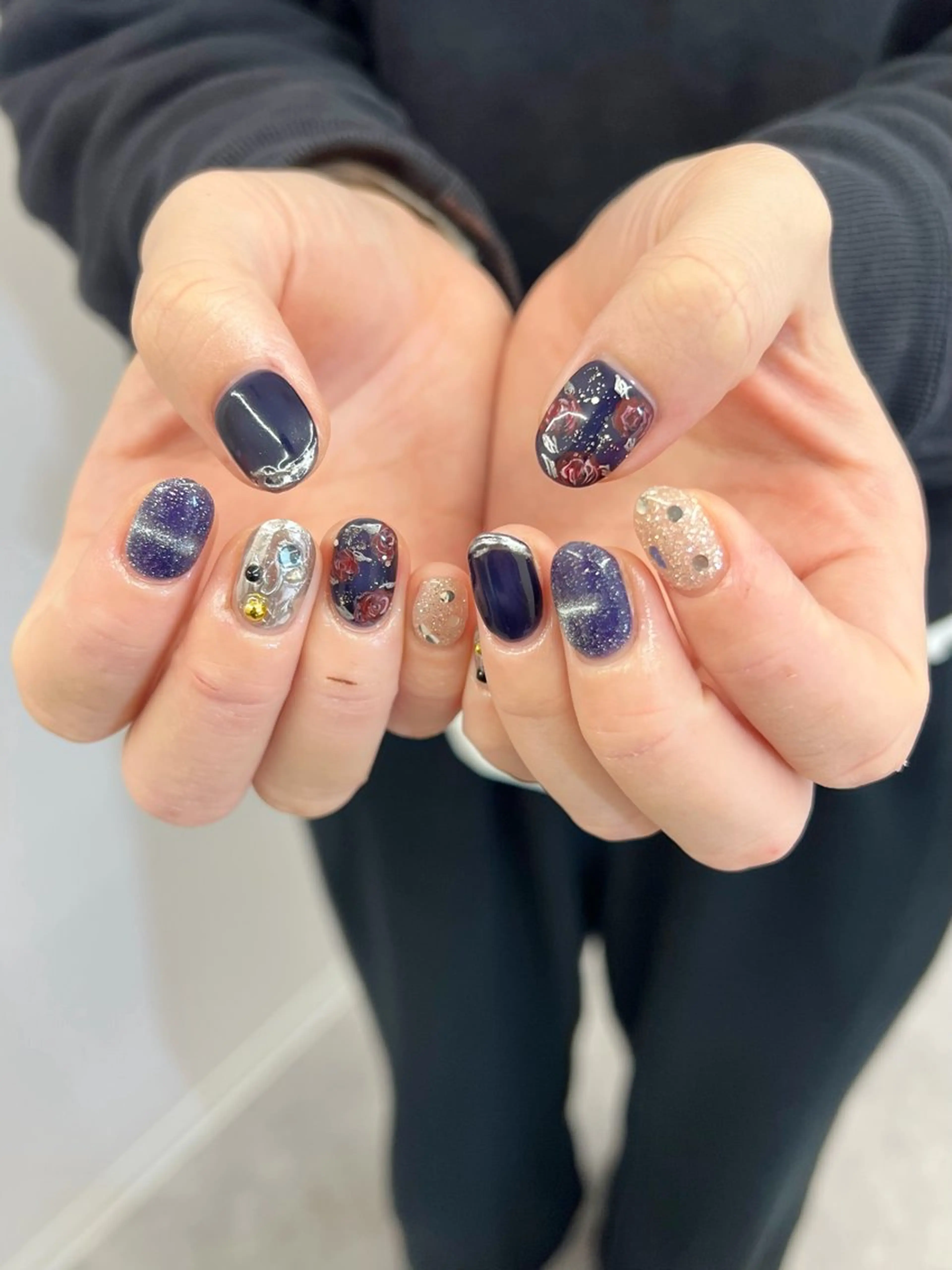 ネイル ジェルネイル キラキラネイル マグネットネイル ネイビー ニュアンスネイル ハンドネイル ハンドケア Bana_ Nailのネイルデザイン