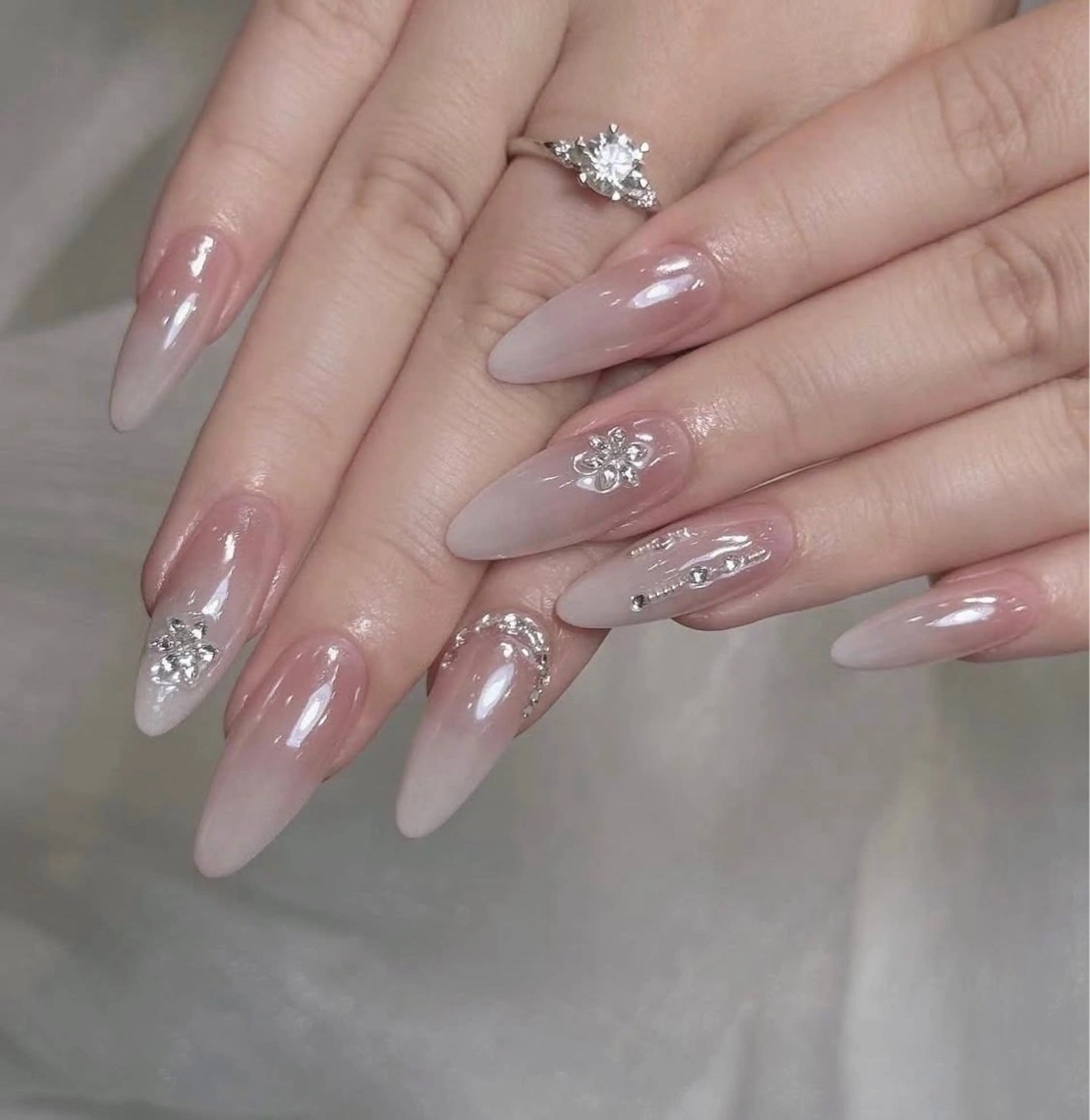 ネイル ハンドネイル T.Lee Nail Lilyのネイルデザイン