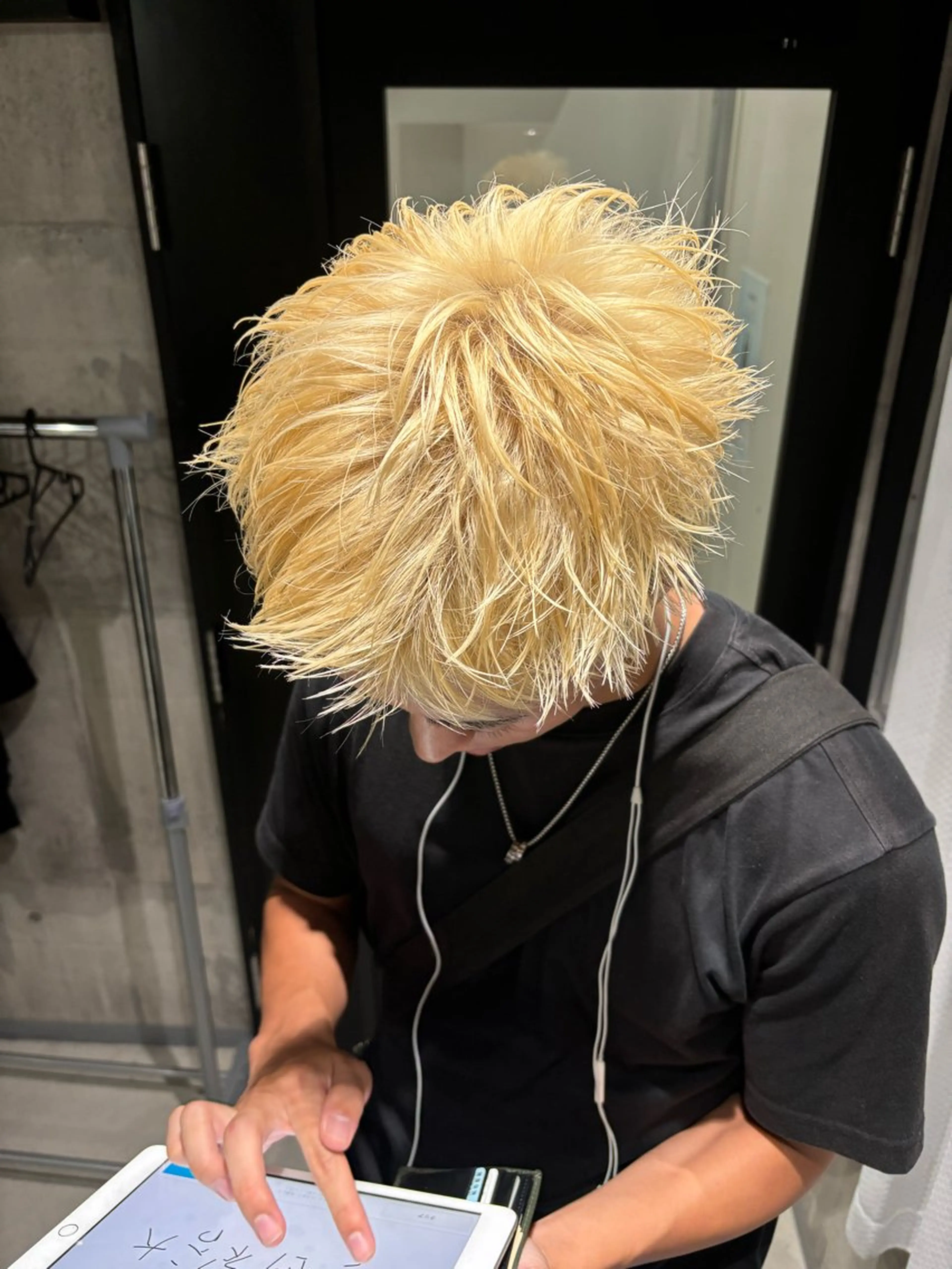 カラー メンズ 抜きっぱなしブロンド ブロンド カット ヘアカラー トリートメント _white【京橋店】所属・_WHITE / KENTOのヘアスタイル