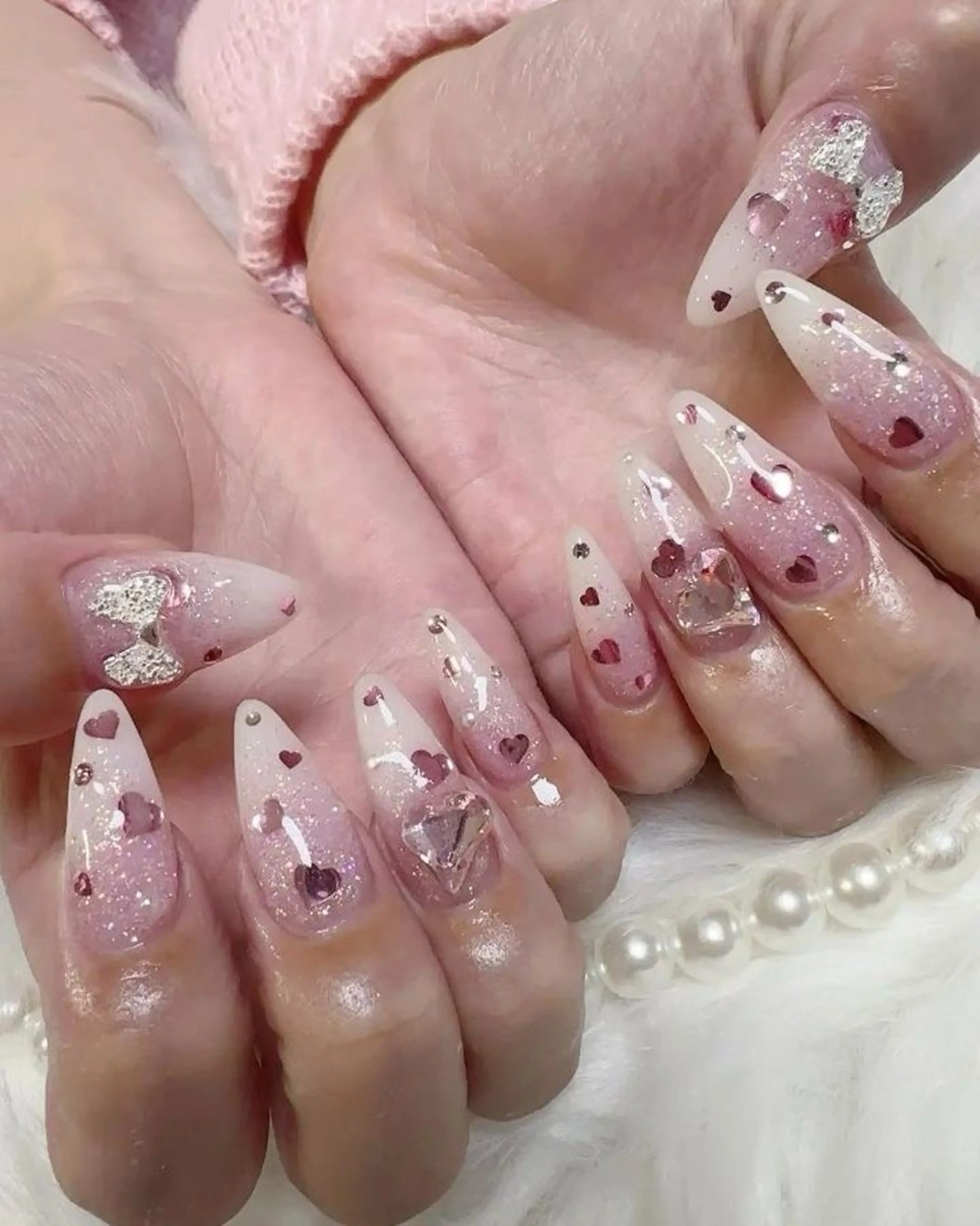 ネイル マグネットネイル ピンク ネイルチップ 冬ネイル クリスマス ハンドネイル Lee Nailsのネイルデザイン