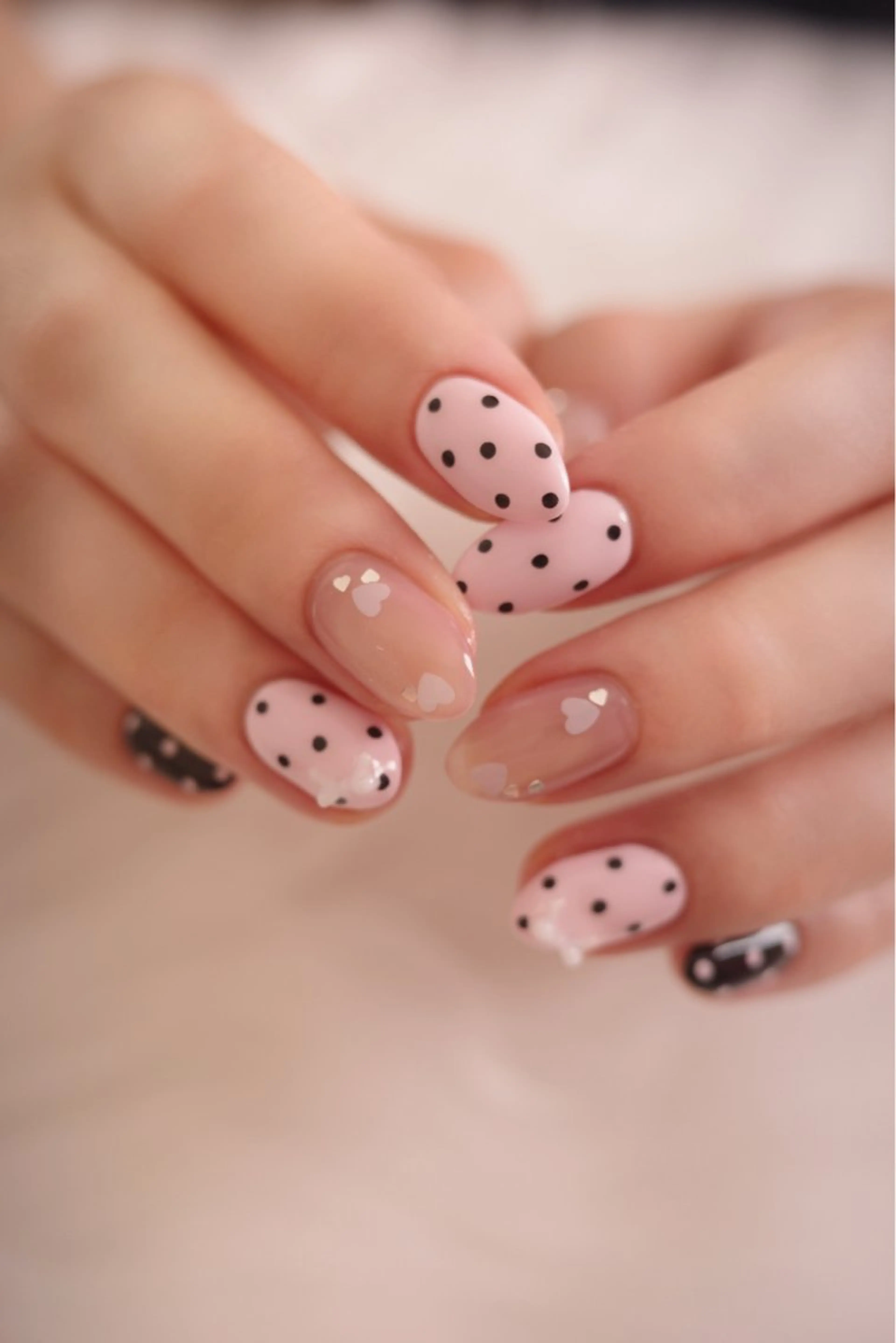 ネイル ハンドネイル フットネイル Locèlon .のネイルデザイン