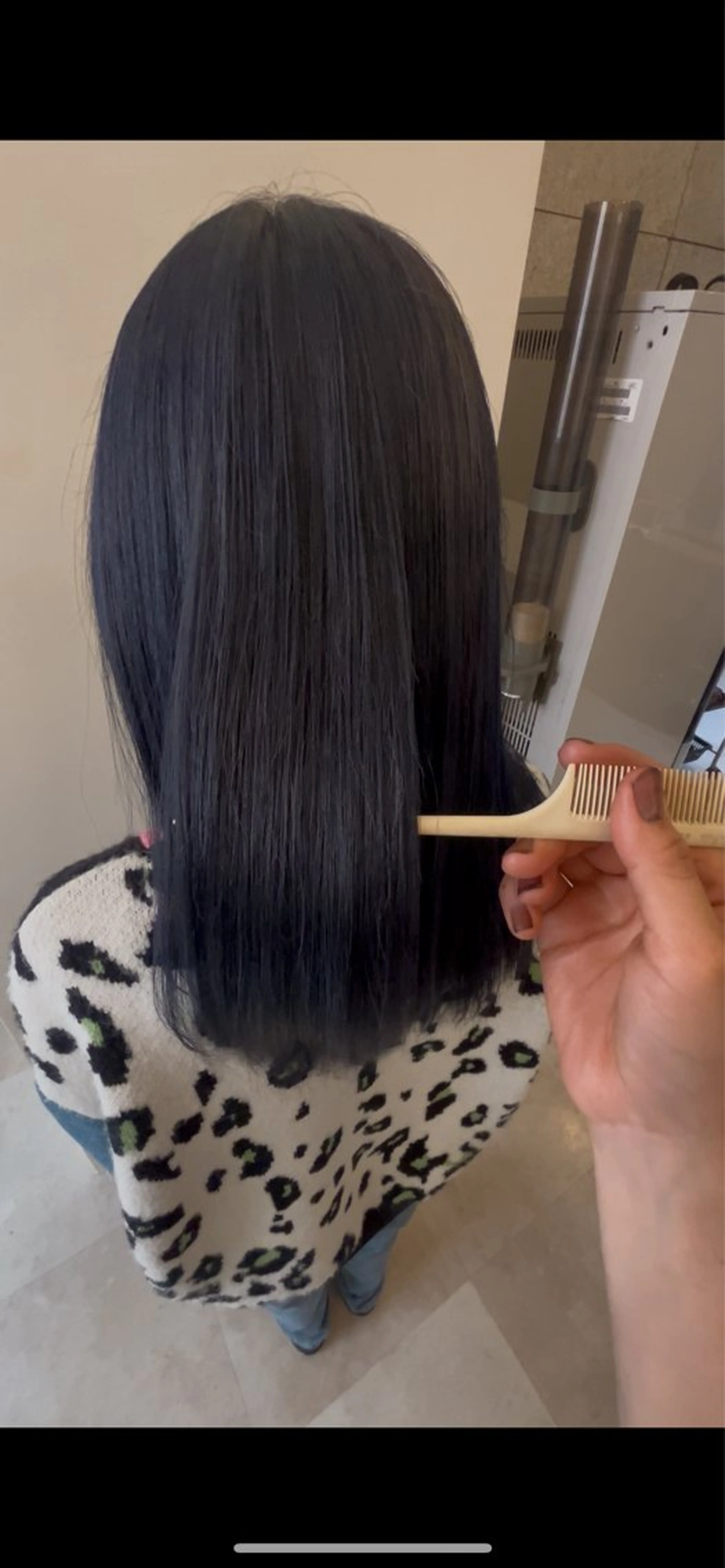 セミロング カラー ブルーカラー ネイビーカラー 艶感カラー／フェザー レイヤー／meguのヘアスタイル