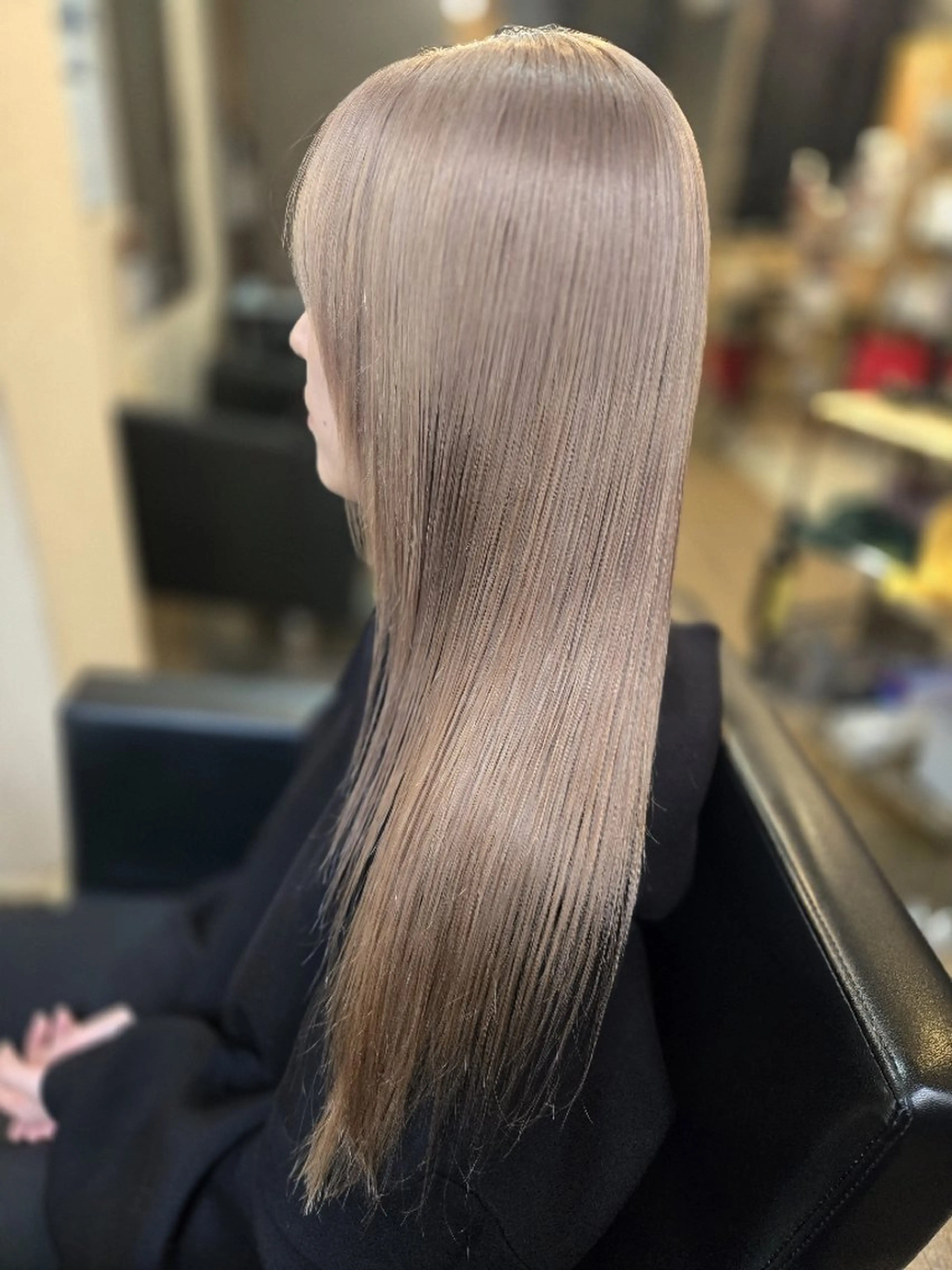 カラー ベージュカラー ブリーチ ミルクティーベージュ Seven Quarterのヘアスタイル