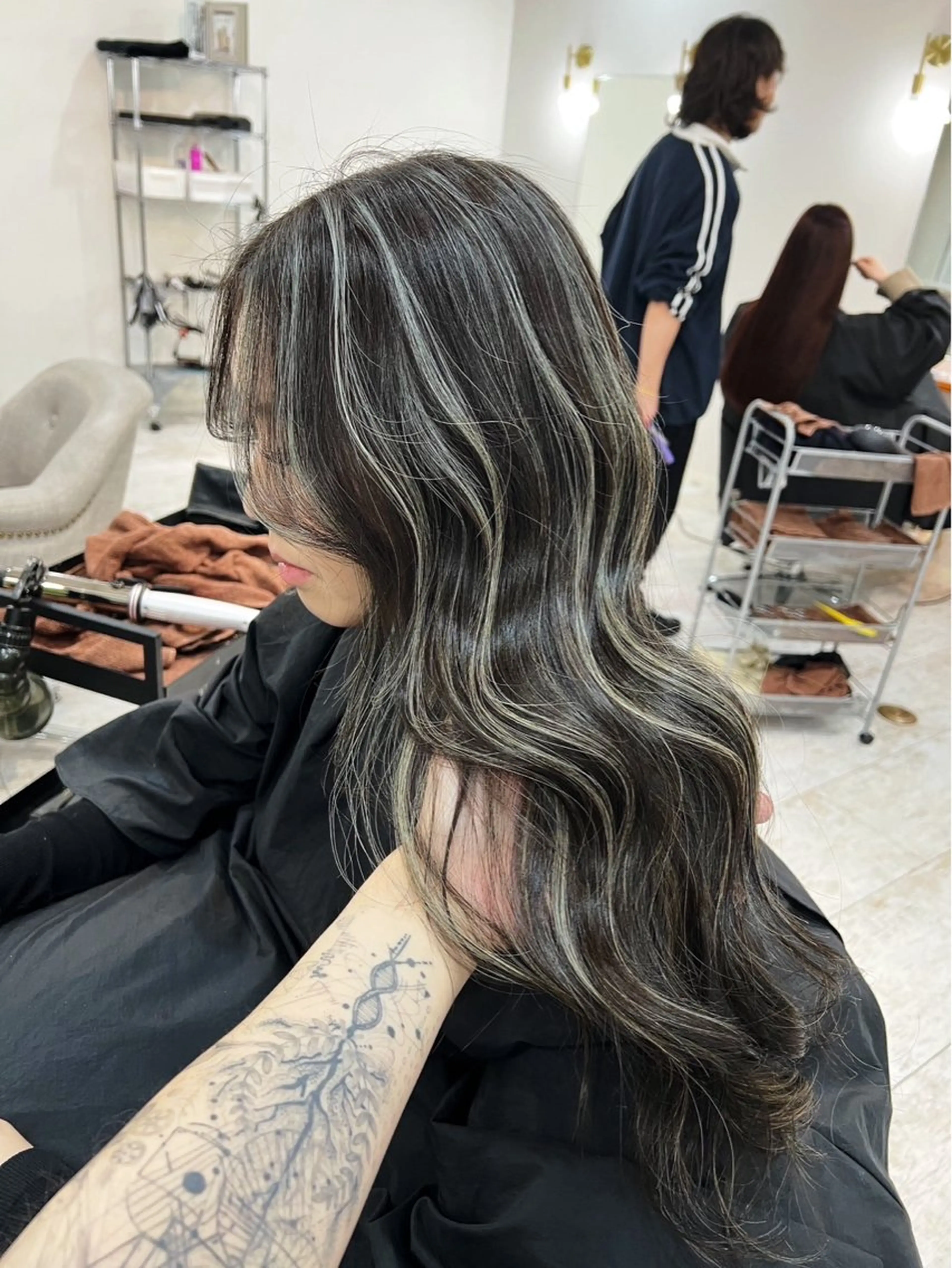 ロング カラー ダークグレー ダークグレージュ グレージュ ハイライトカラー ハイライト ヘアカラー トリートメント ROBIN所属・指名数No.1 /NAOYAのヘアスタイル