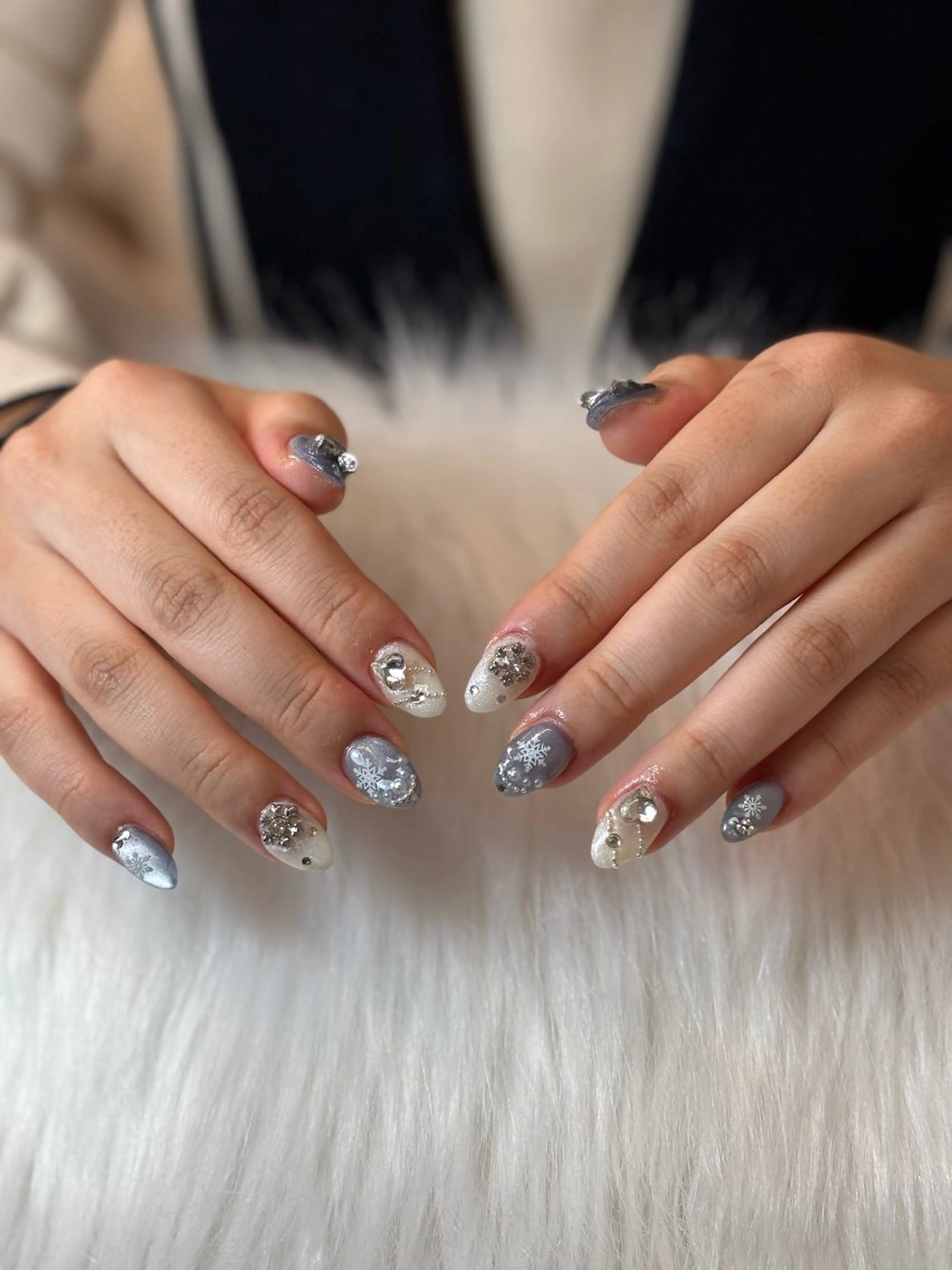 ネイル グラデーション キラキラネイル ワンカラーネイル 冬ネイル Jenn Nail Salonのネイルデザイン