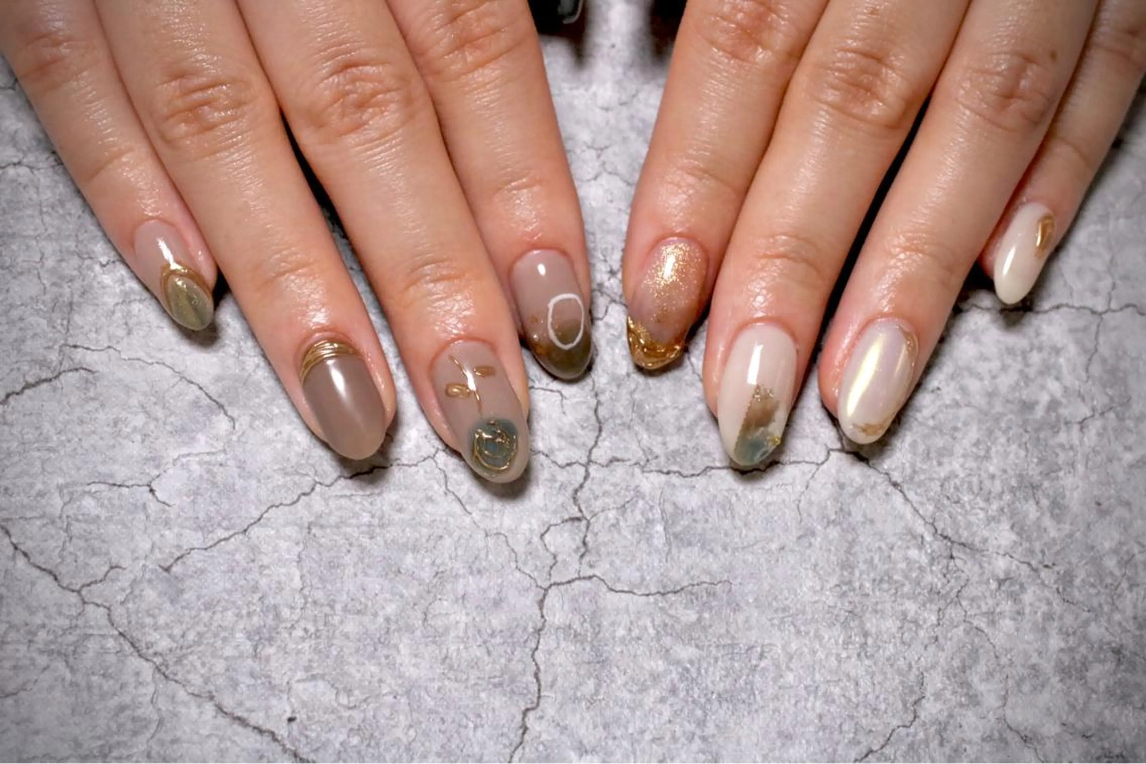 ネイル オーロラネイル カジュアル ジェルネイル ラメ(グリッター) マグネットネイル ハンドネイル MH Nailのネイルデザイン