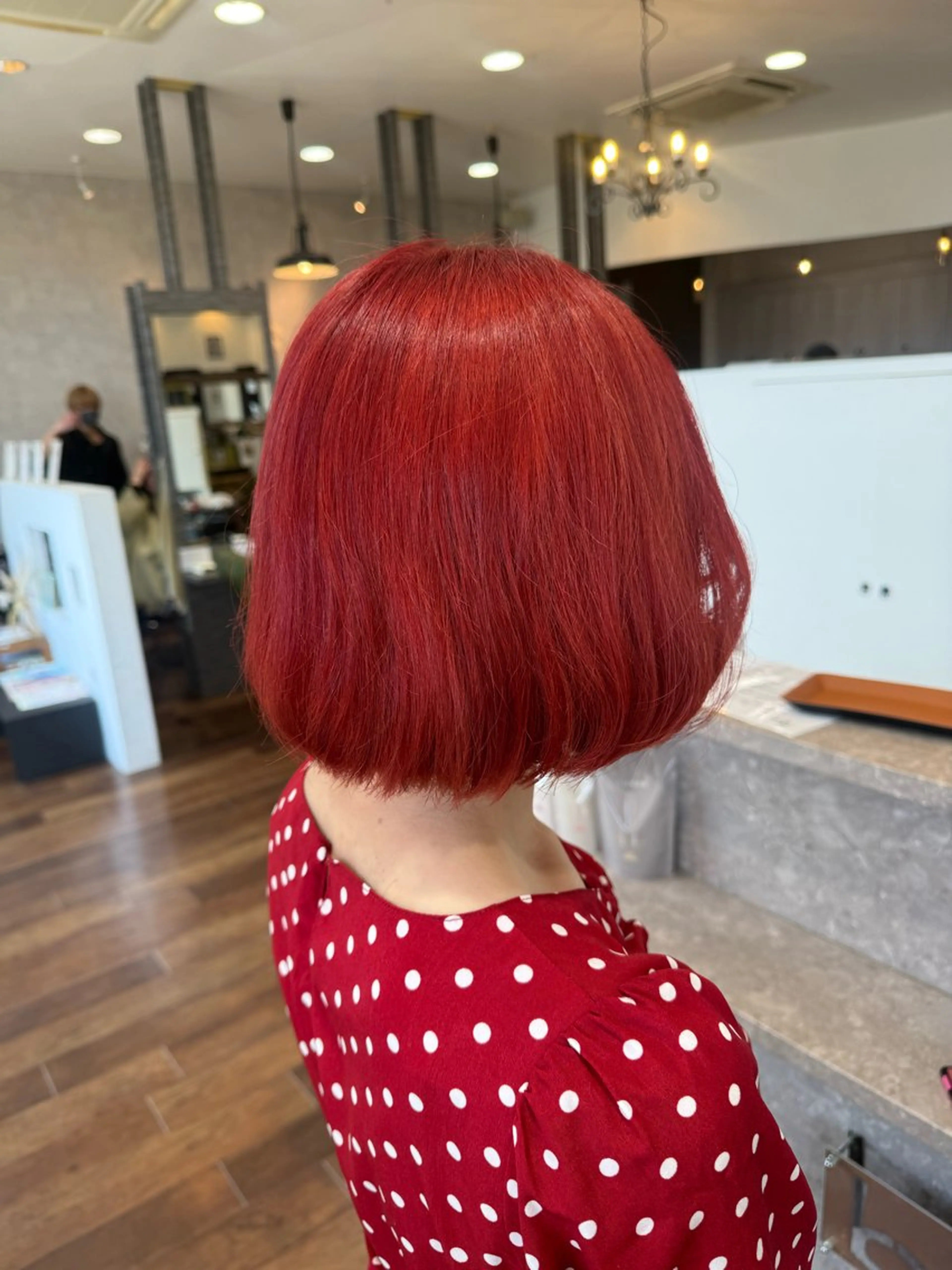 ミディアム カラー オレンジ レッドカラー ボブ レイヤー/コテパーマ 松本　希愛のヘアスタイル