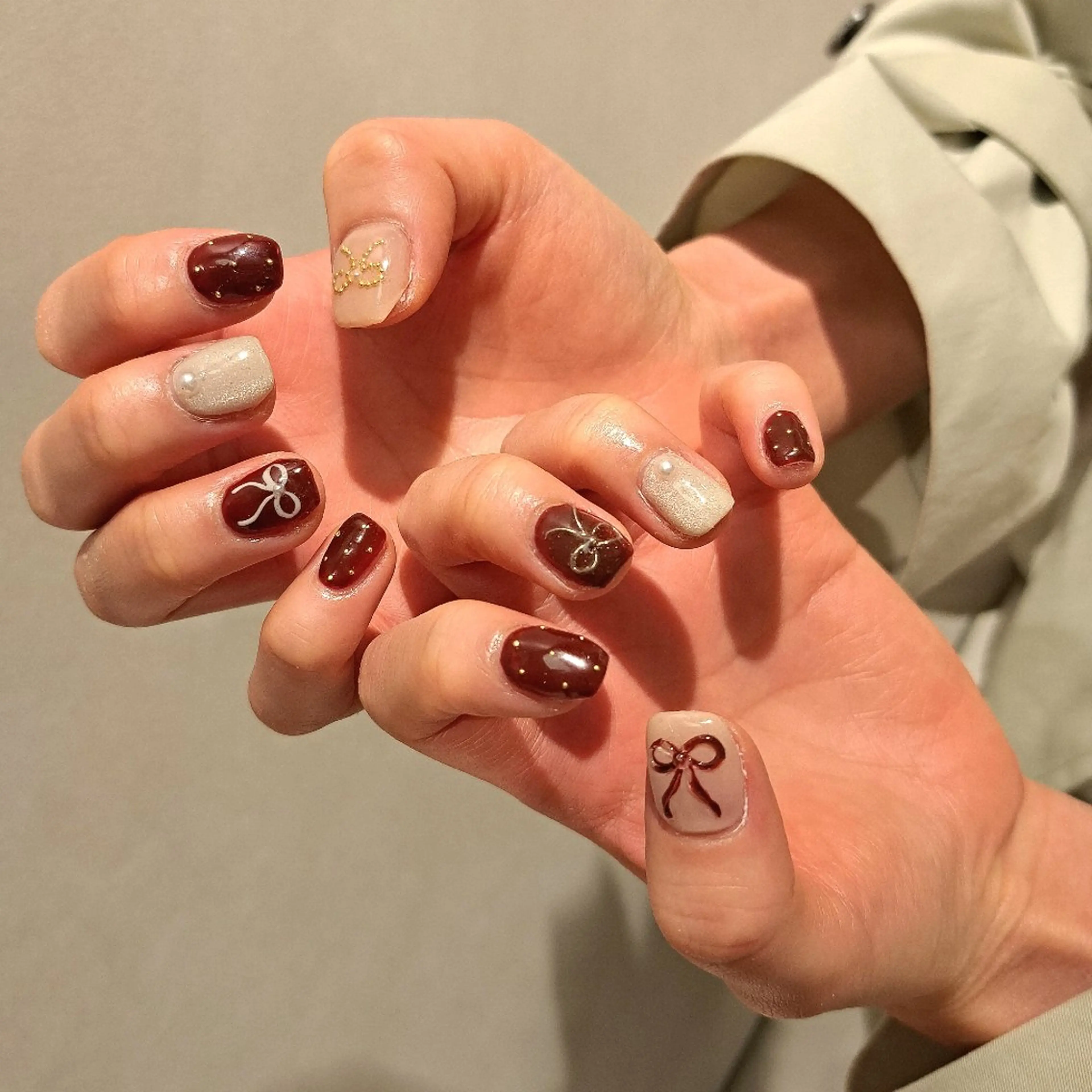 ネイル アートネイル ボルドー ガーリー 持ち込み リボン ハンドネイル Nail mood デザイン持ち込みokのネイルデザイン