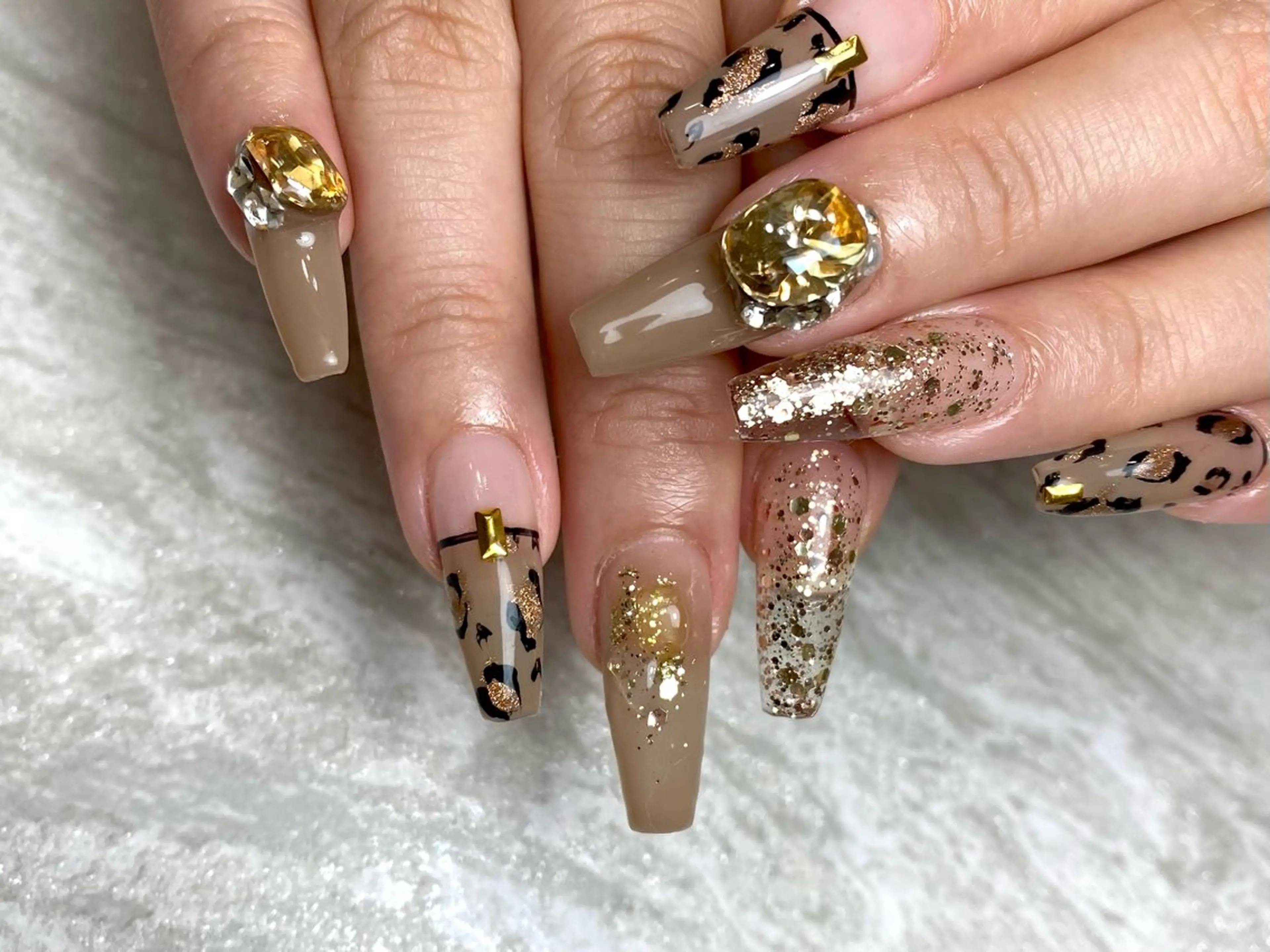 ミディアム ハンドネイル nailsalon e'clatのネイルデザイン