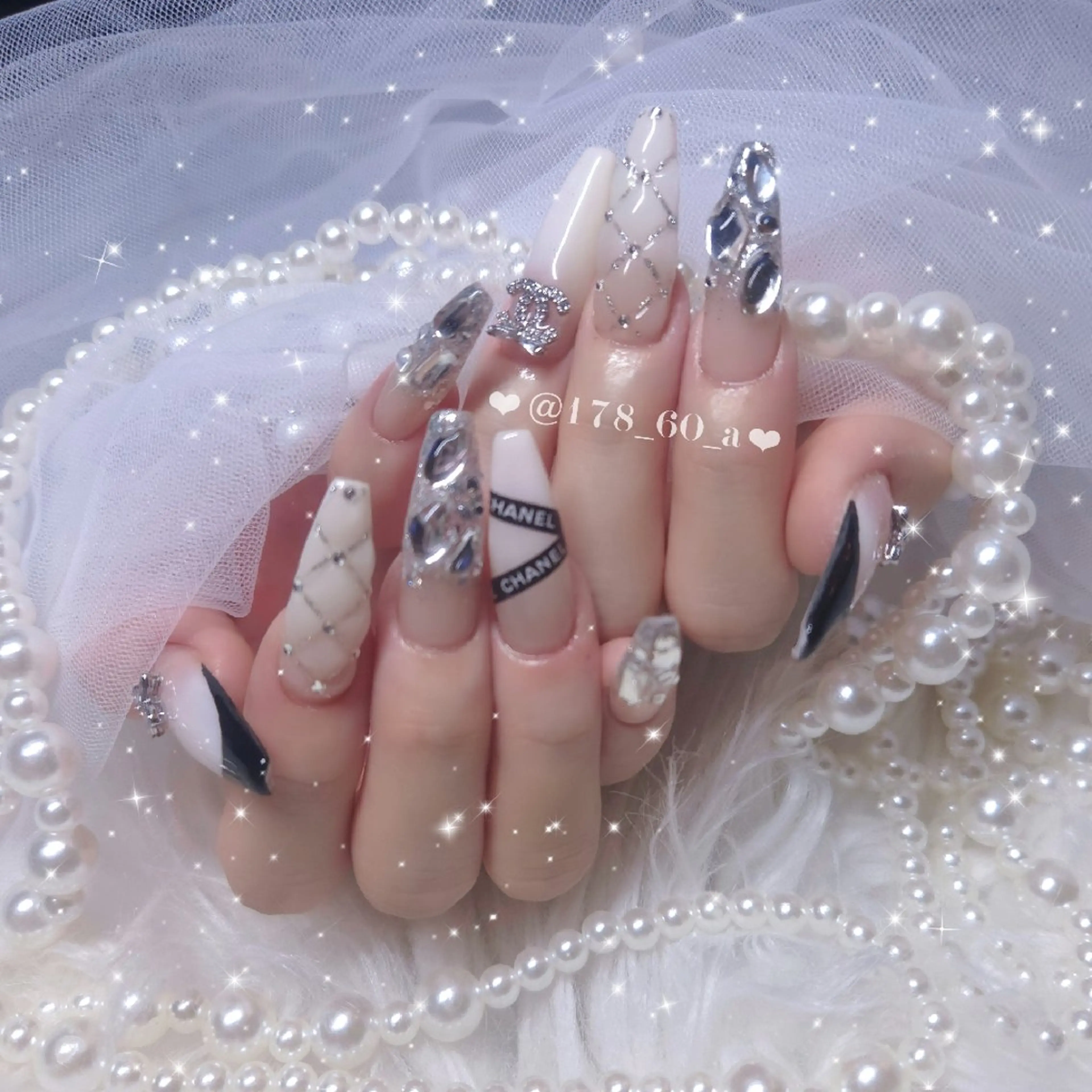 ネイル フレンチネイル グラデーション ラメ(グリッター) ラメグラデーション スカルプネイル ハンドネイル HAPPINAS🎀  れん🖤痛ネイルのネイルデザイン