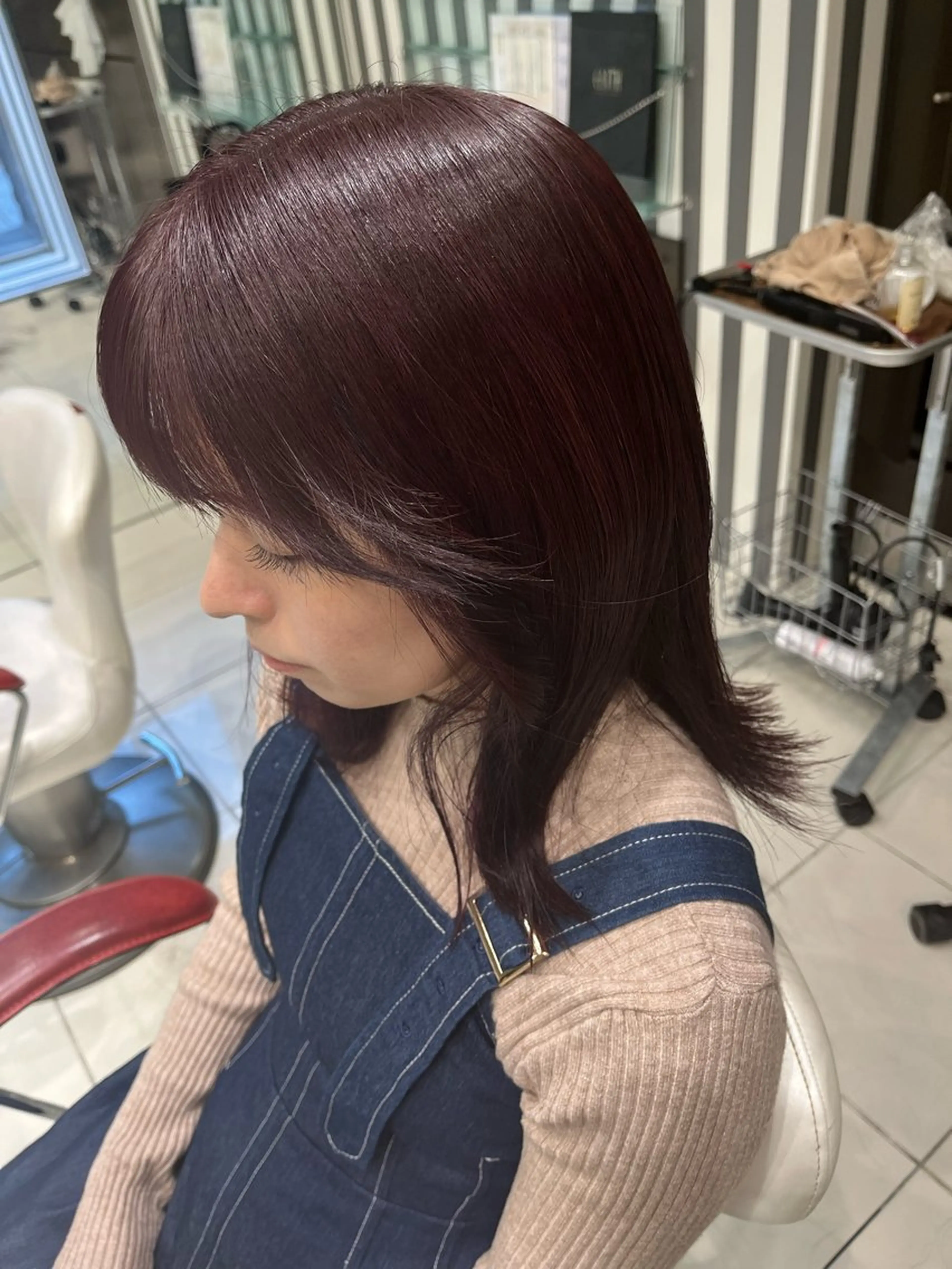 ミディアム カラー レッドカラー 岡野 芽依のヘアスタイル