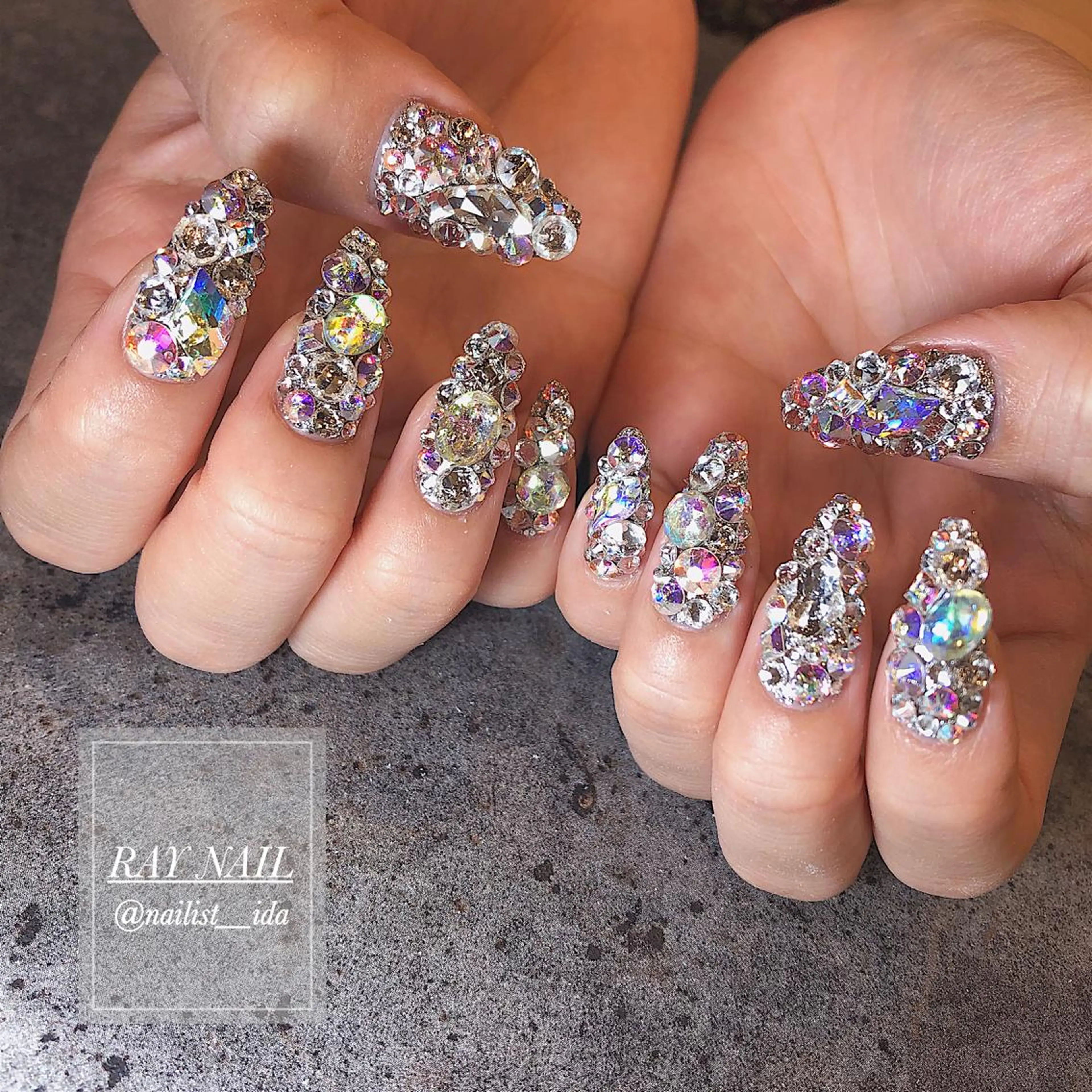 ネイル キラキラネイル Arowa 伊田のネイルデザイン