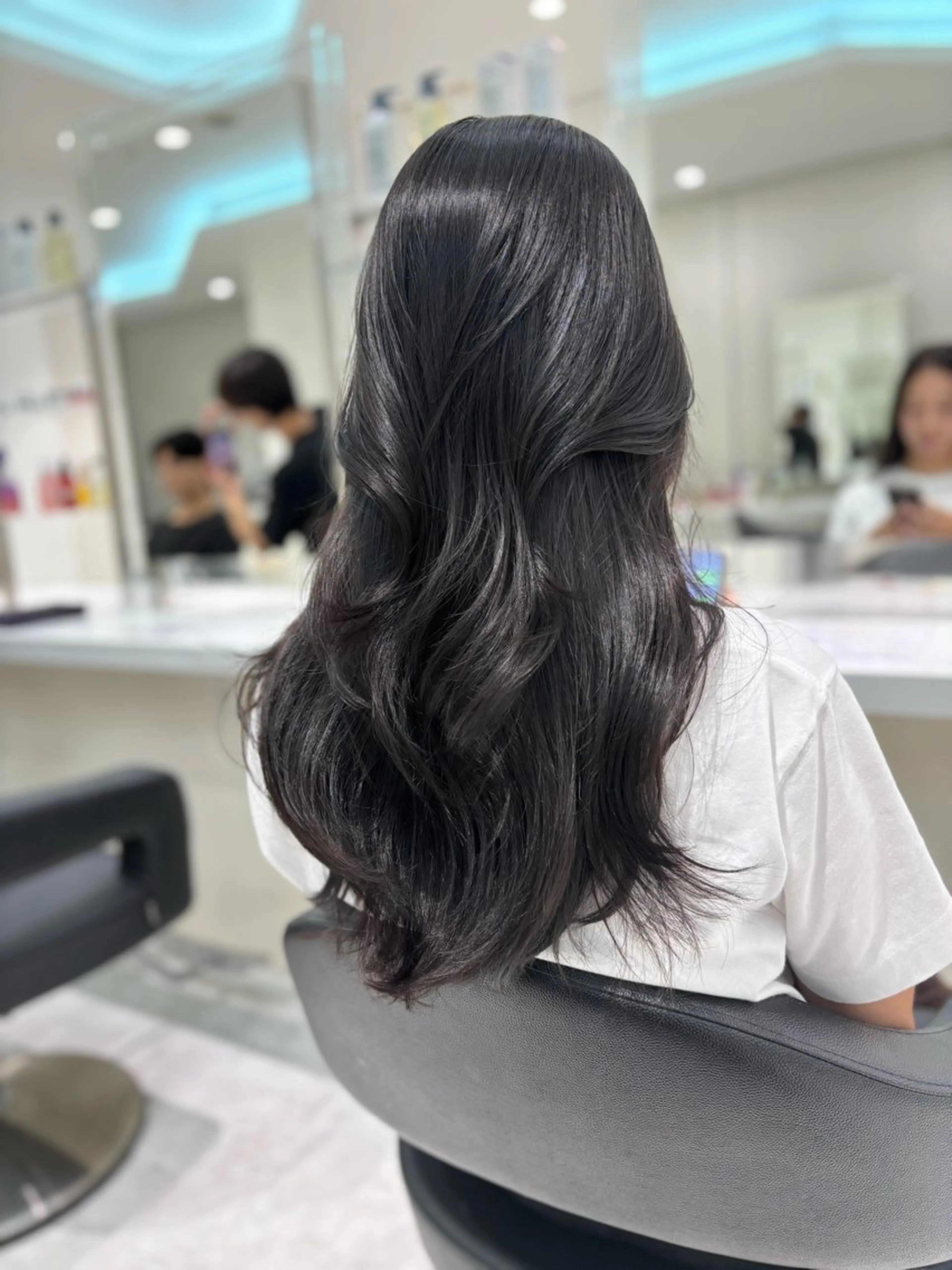 ロング カラー ヘアカラー トリートメント ヘッドスパ ヘアセット 流行りの透明感カラー ×縮毛矯正🤍ユウのヘアスタイル